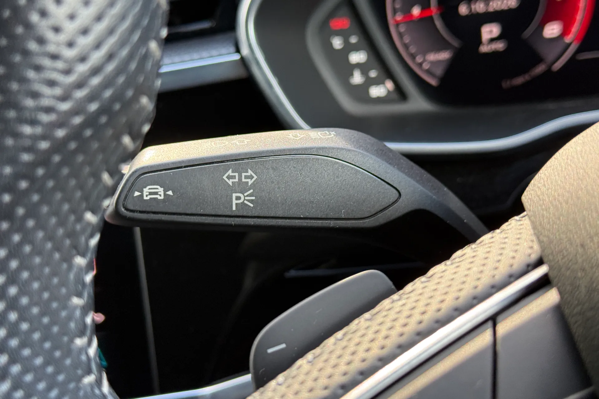 Audi Q3 thumbnail image number 9