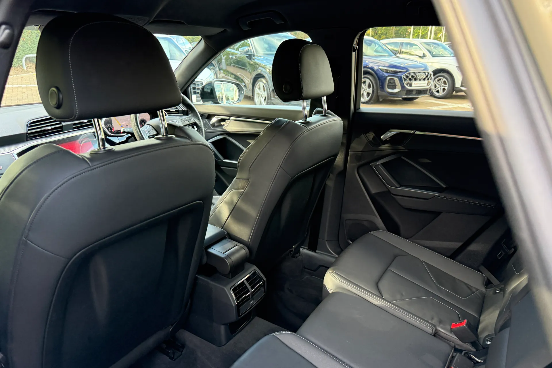 Audi Q3 thumbnail image number 40