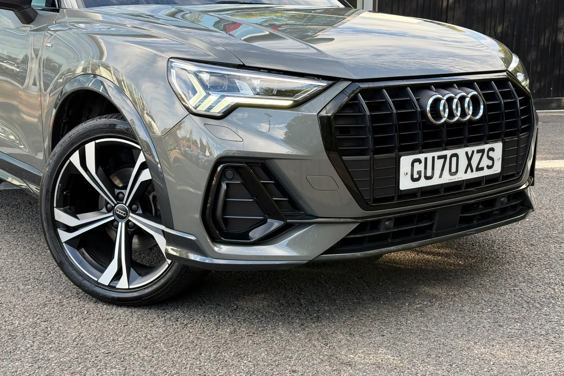Audi Q3 thumbnail image number 2