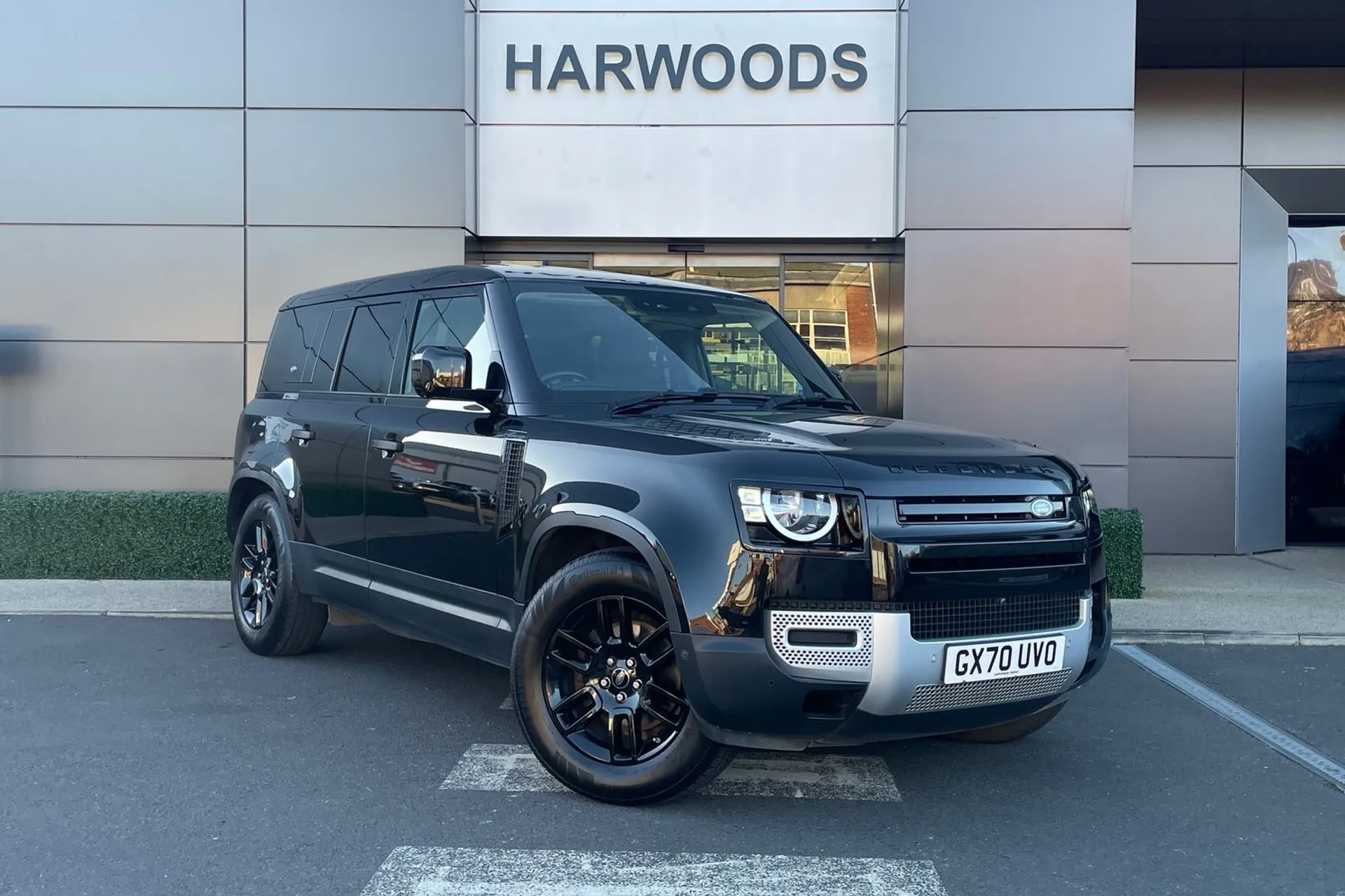 LAND ROVER DEFENDER focused image