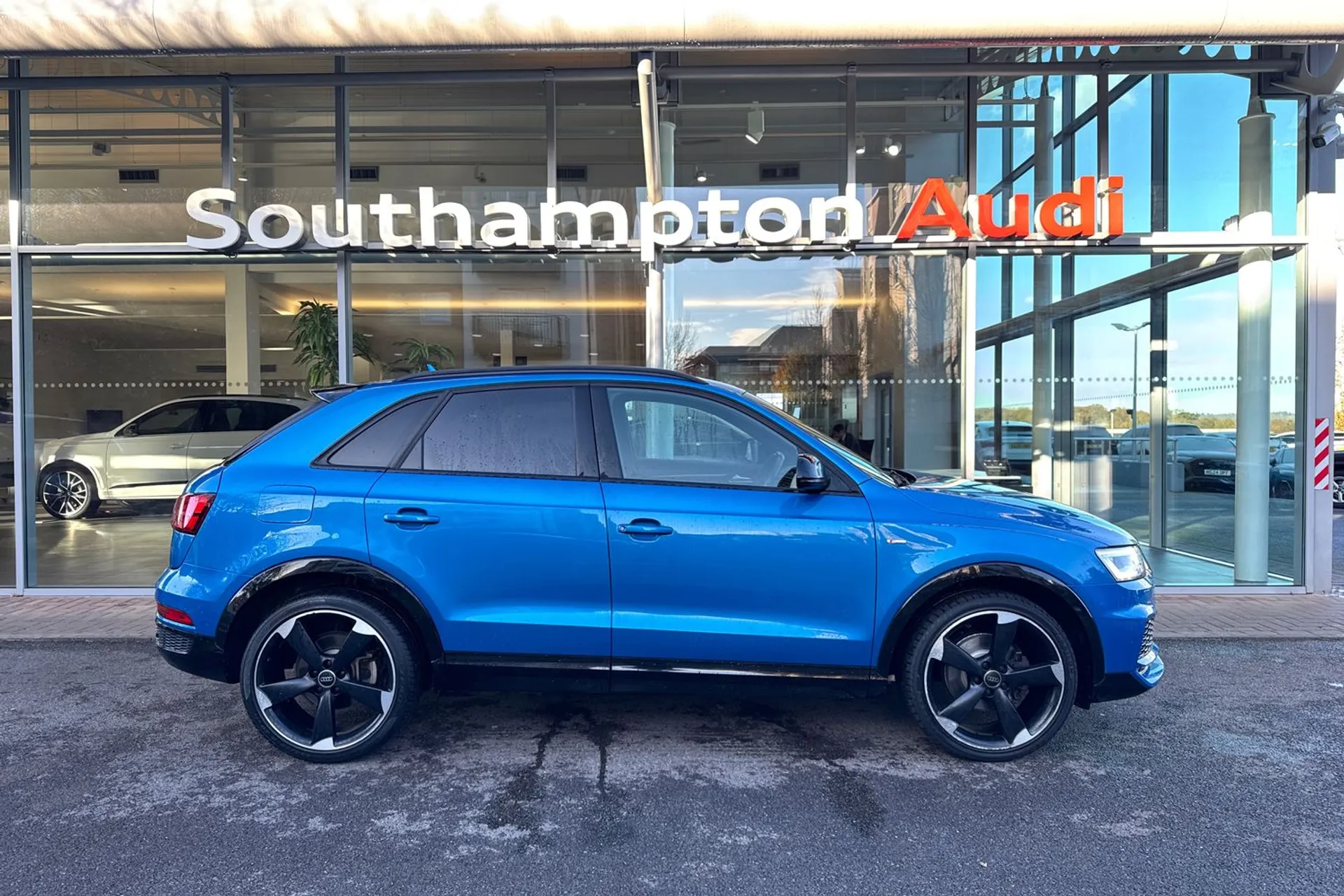 Audi Q3 thumbnail image number 4