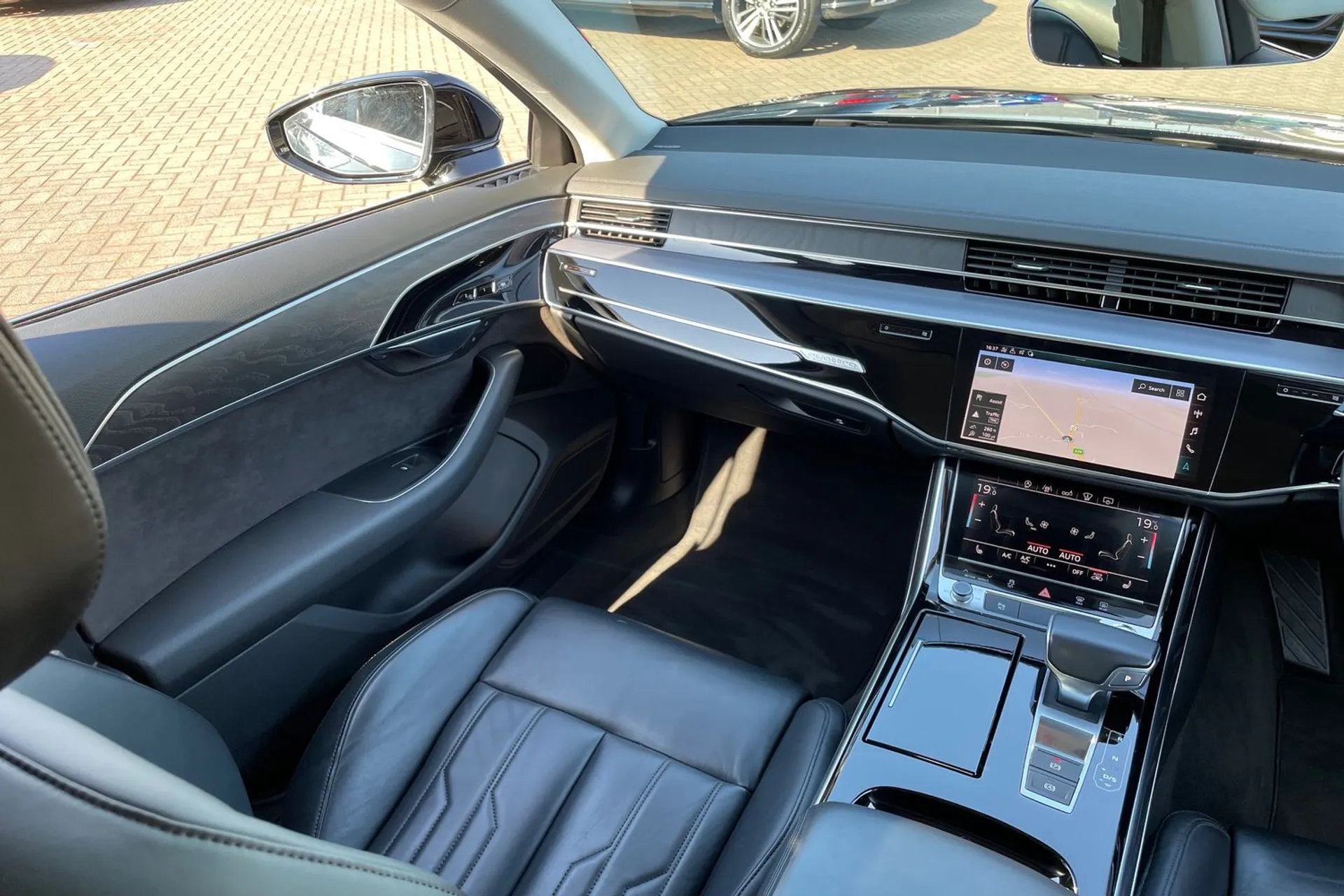 Audi A8 thumbnail image number 38