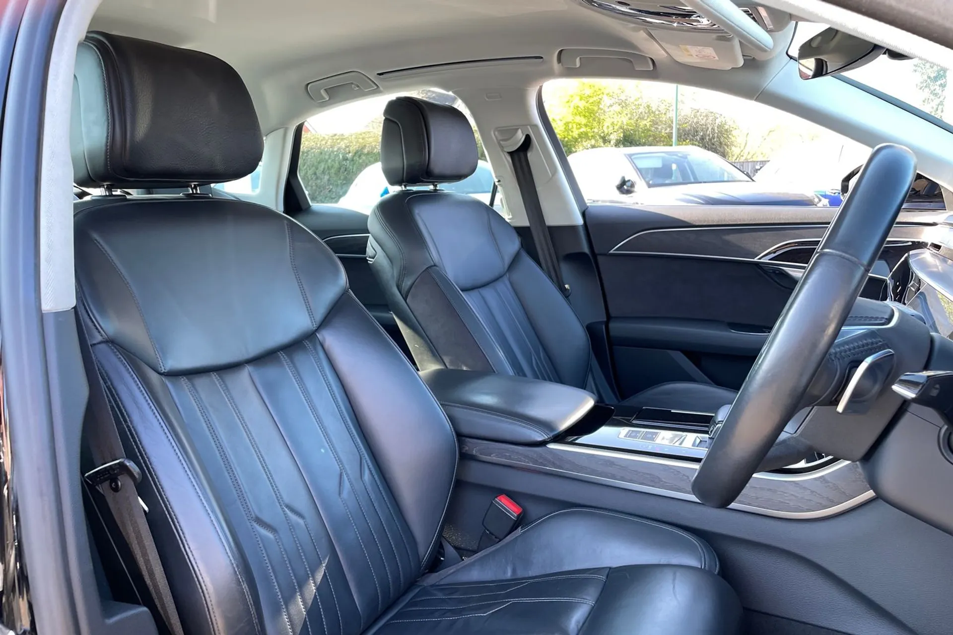 Audi A8 thumbnail image number 32