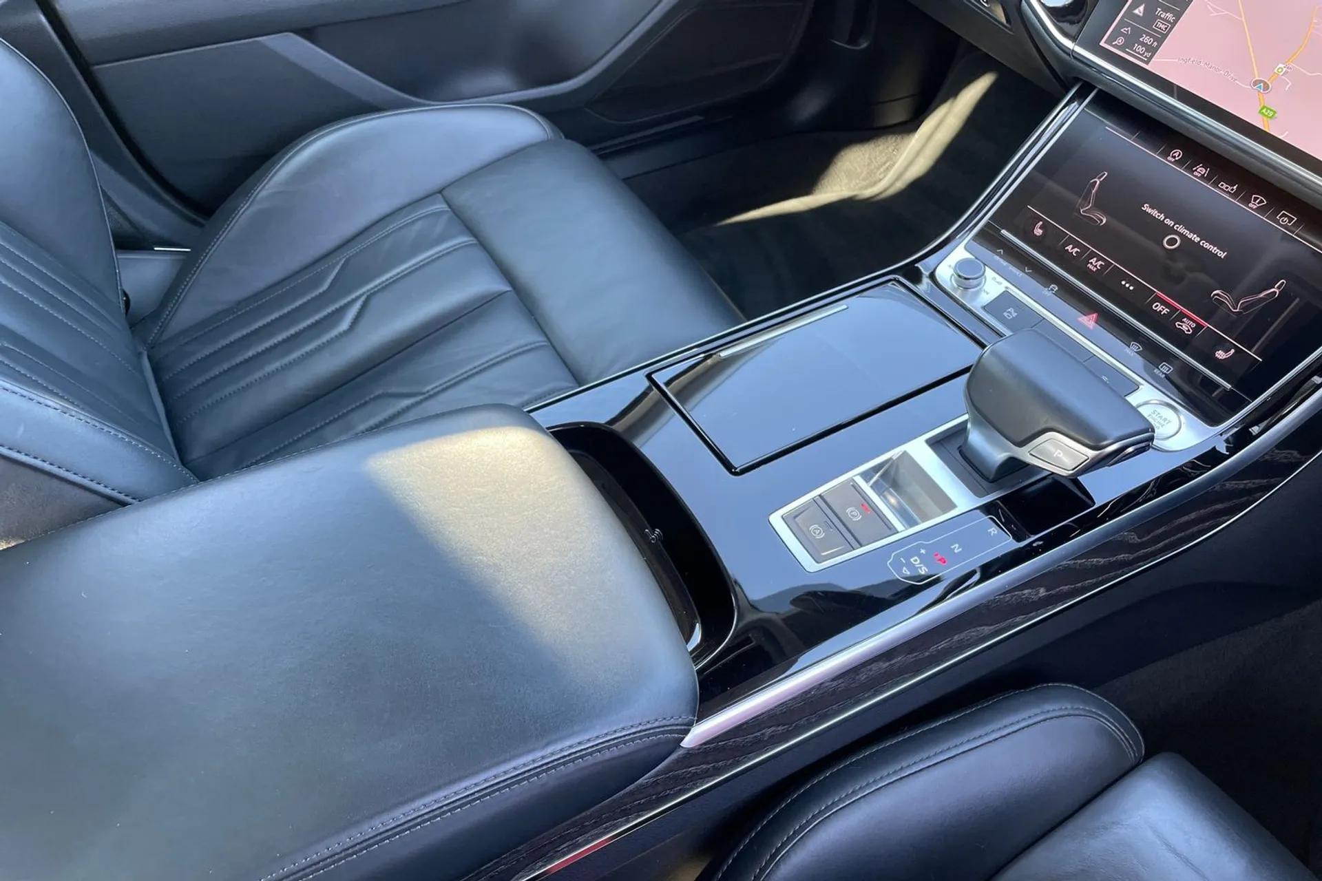 Audi A8 thumbnail image number 41