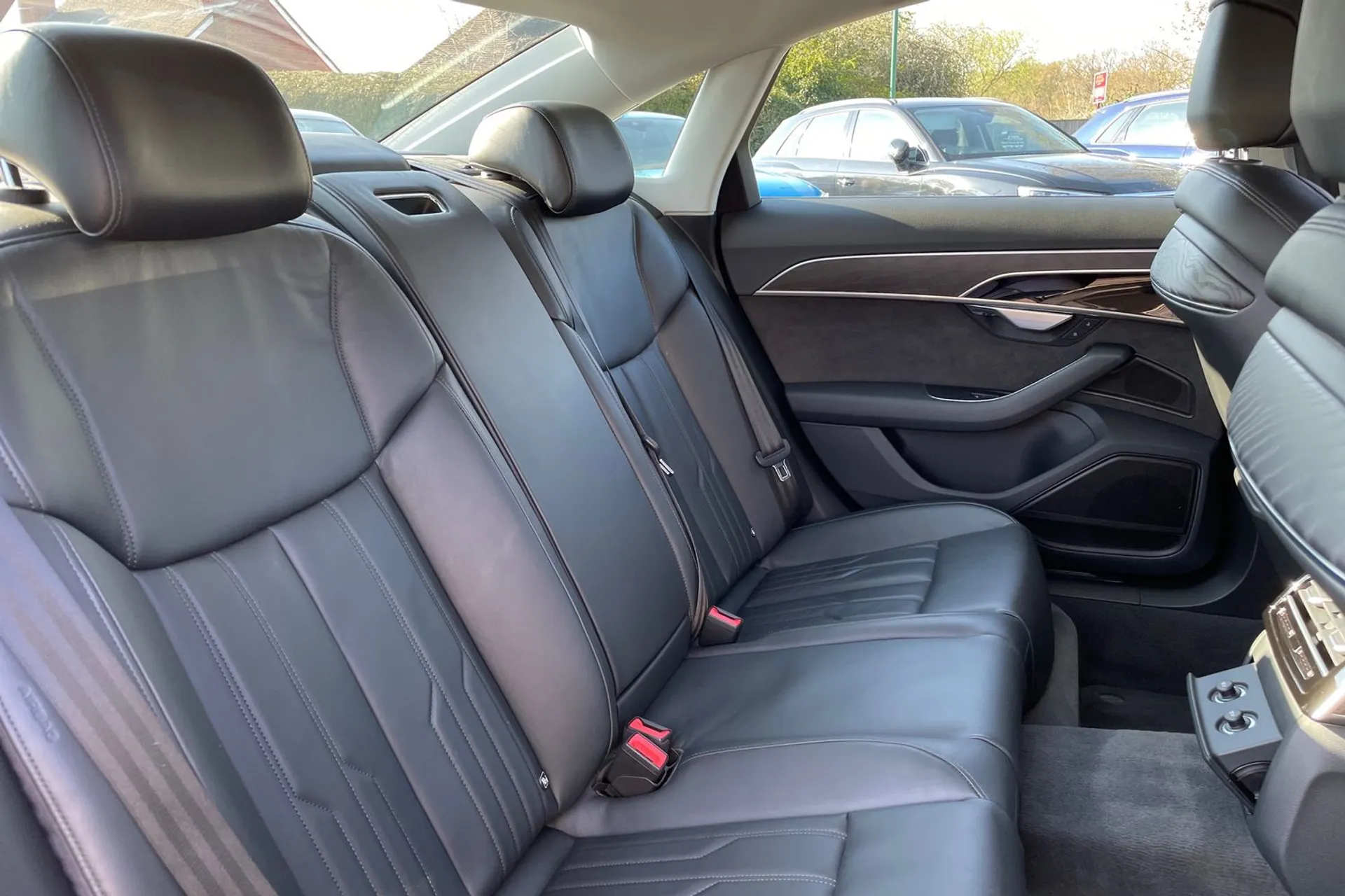 Audi A8 thumbnail image number 30