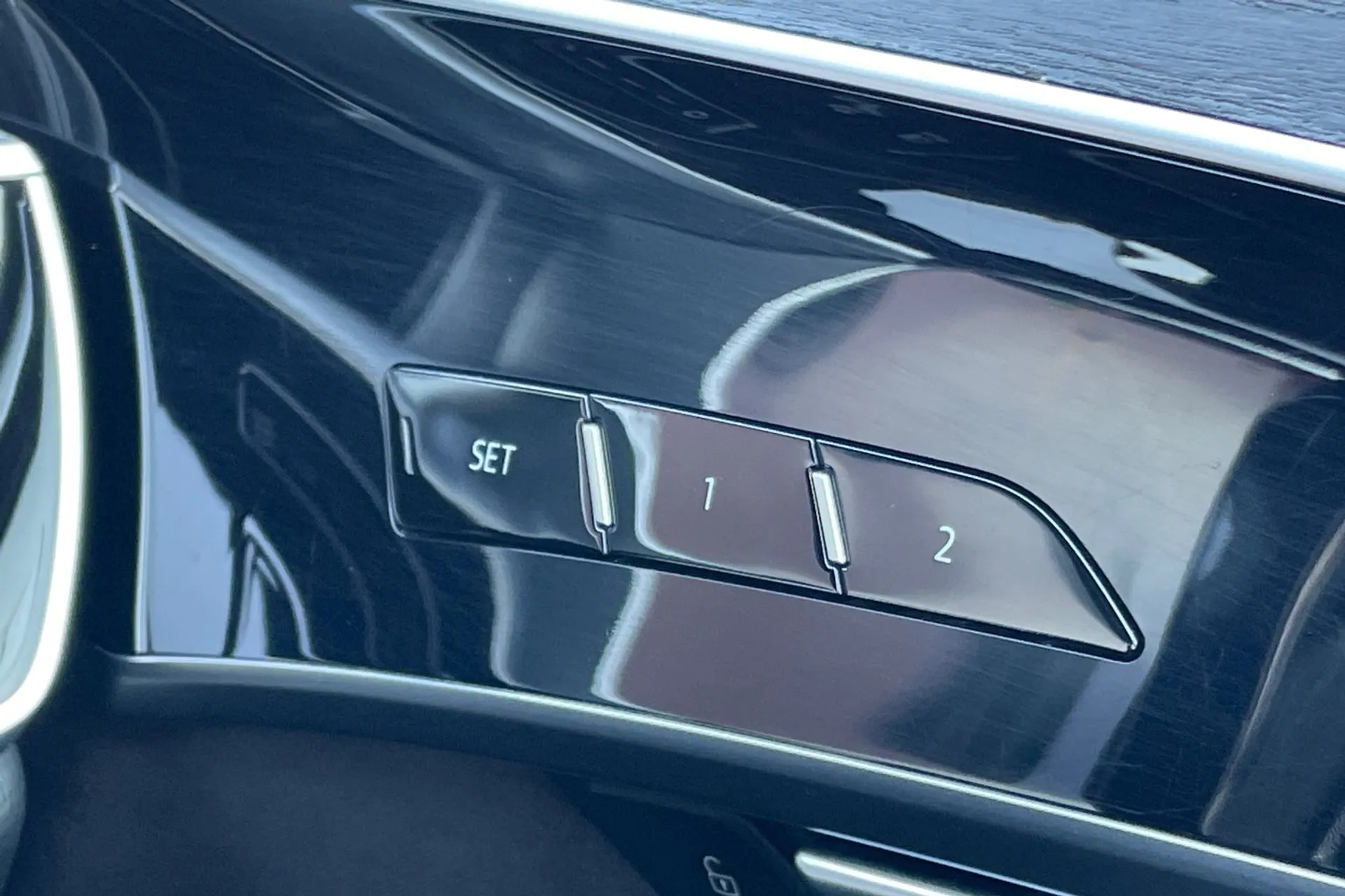 Audi A8 thumbnail image number 13