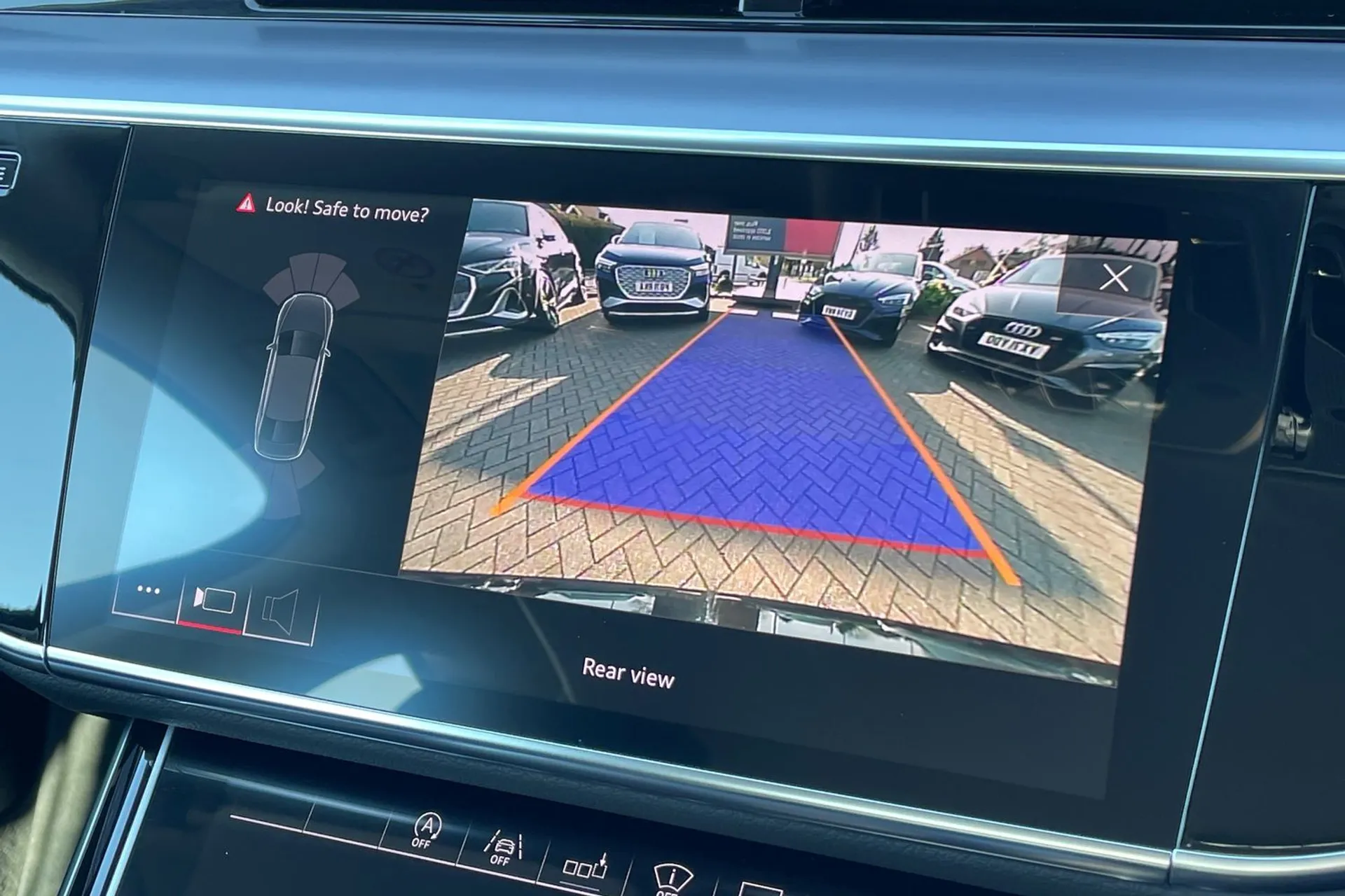 Audi A8 thumbnail image number 4