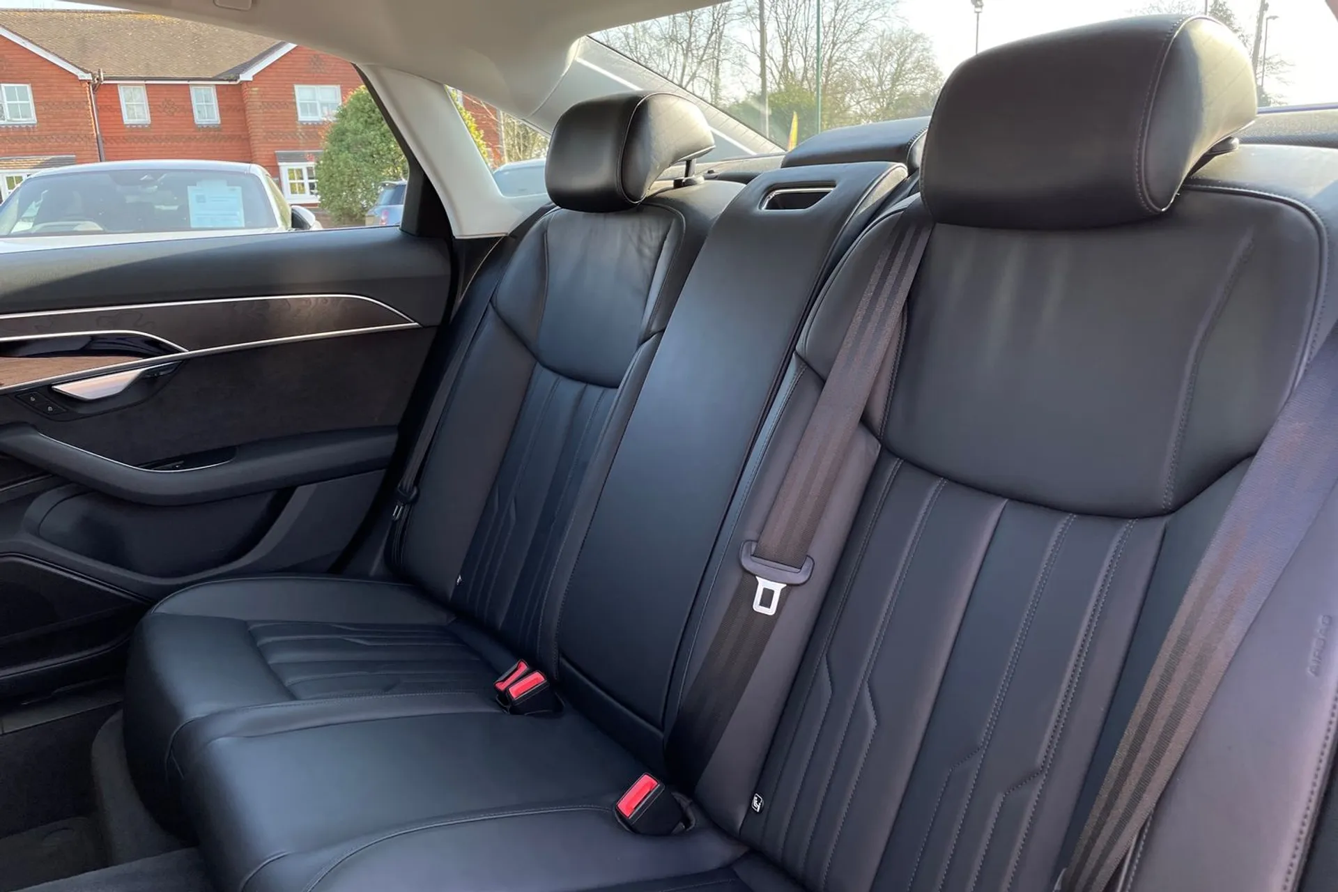 Audi A8 thumbnail image number 37