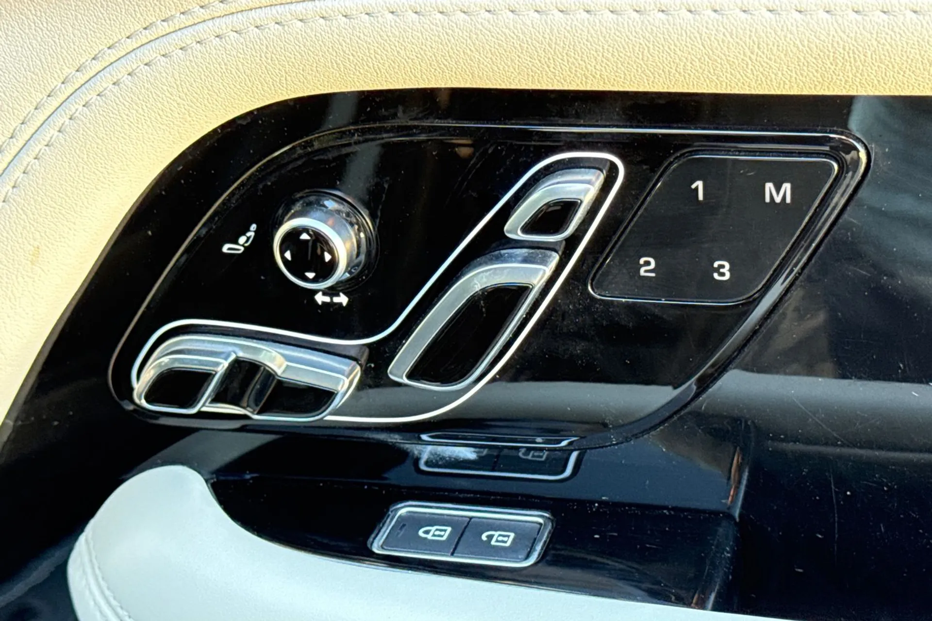 LAND ROVER RANGE ROVER thumbnail image number 46