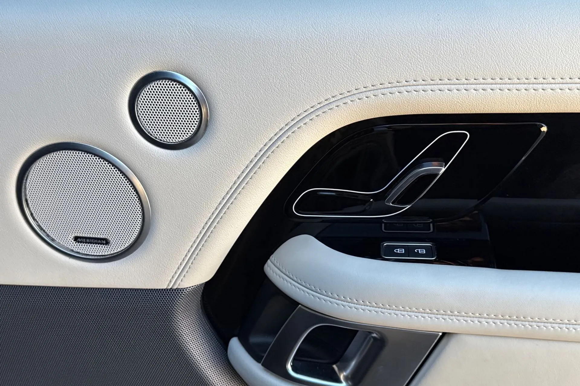 LAND ROVER RANGE ROVER thumbnail image number 51