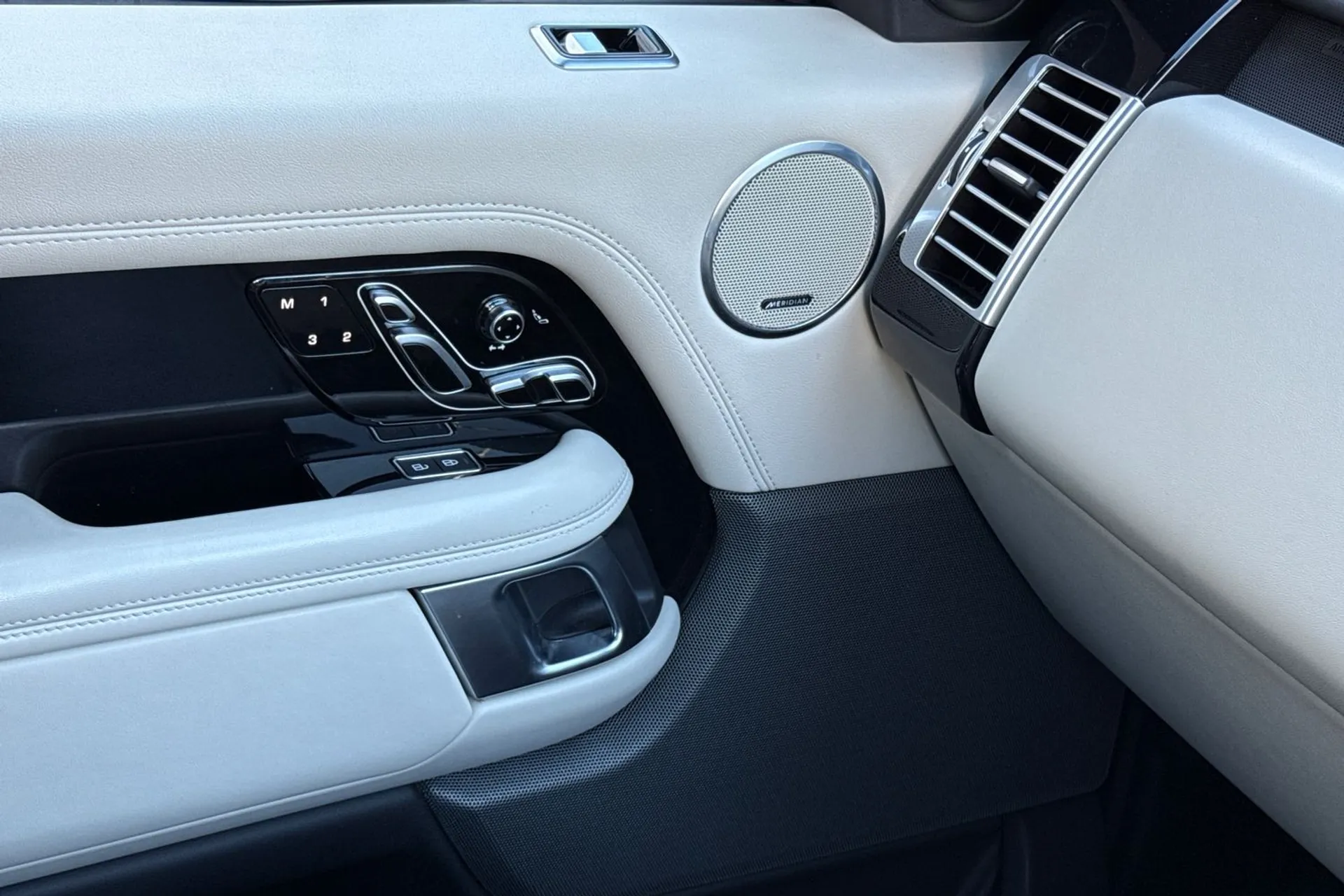 LAND ROVER RANGE ROVER thumbnail image number 55