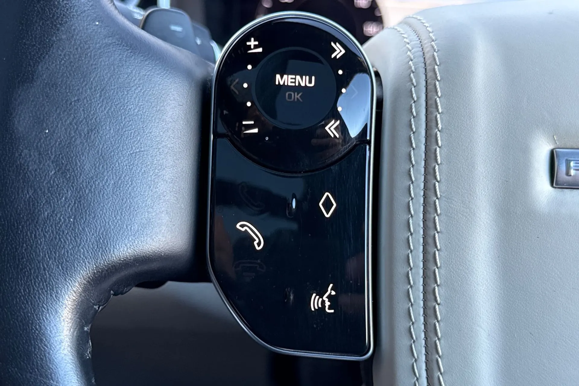 LAND ROVER RANGE ROVER thumbnail image number 38