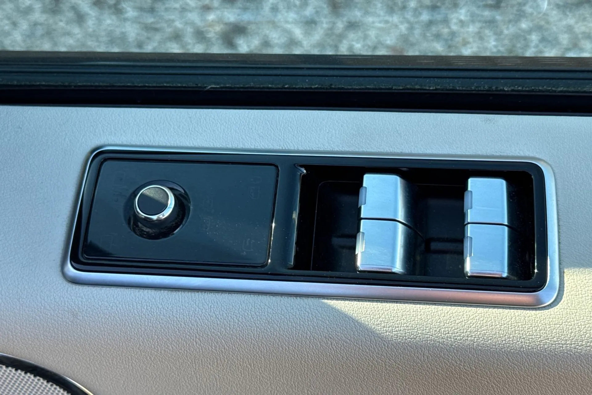 LAND ROVER RANGE ROVER thumbnail image number 48