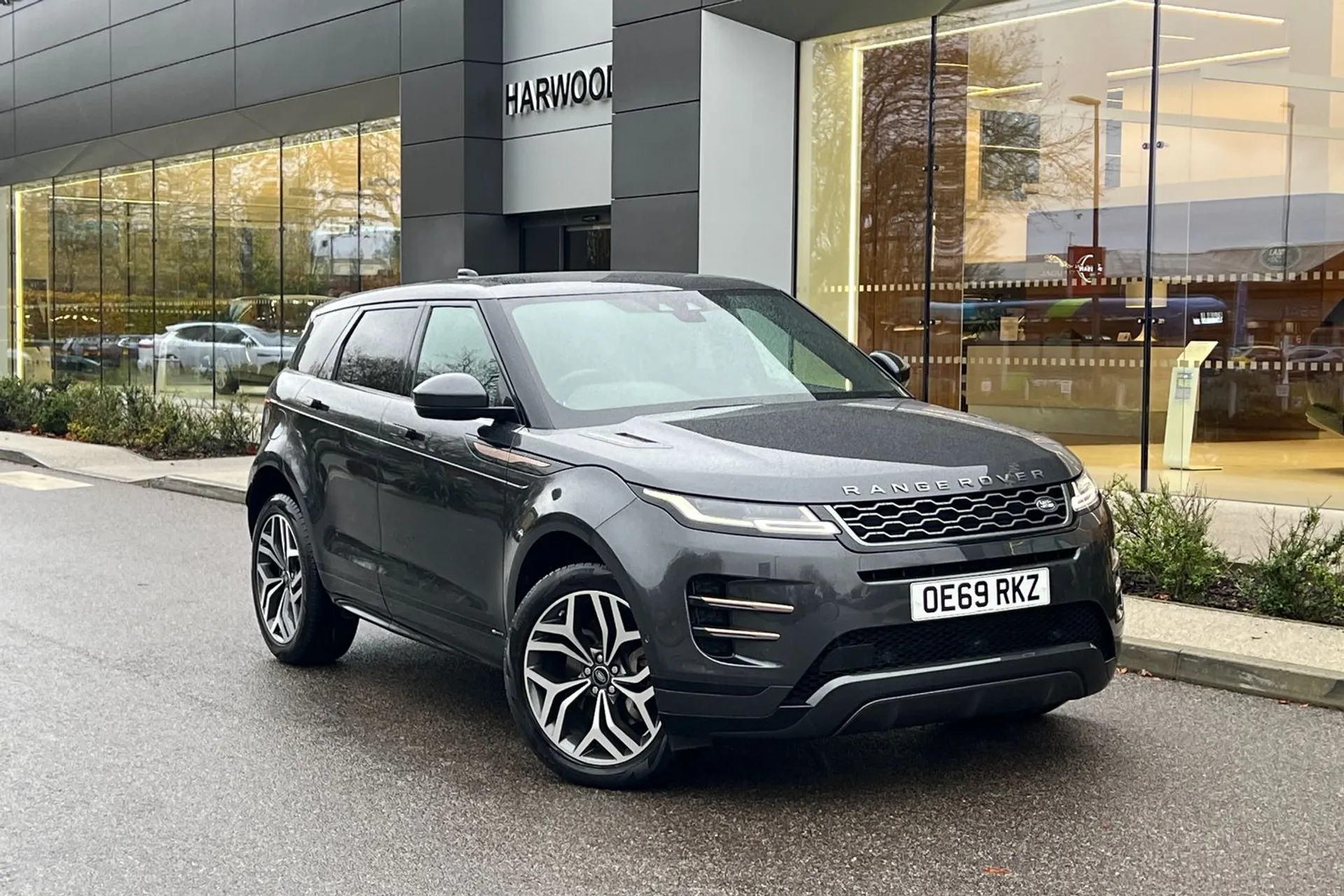 LAND ROVER RANGE ROVER EVOQUE focused image