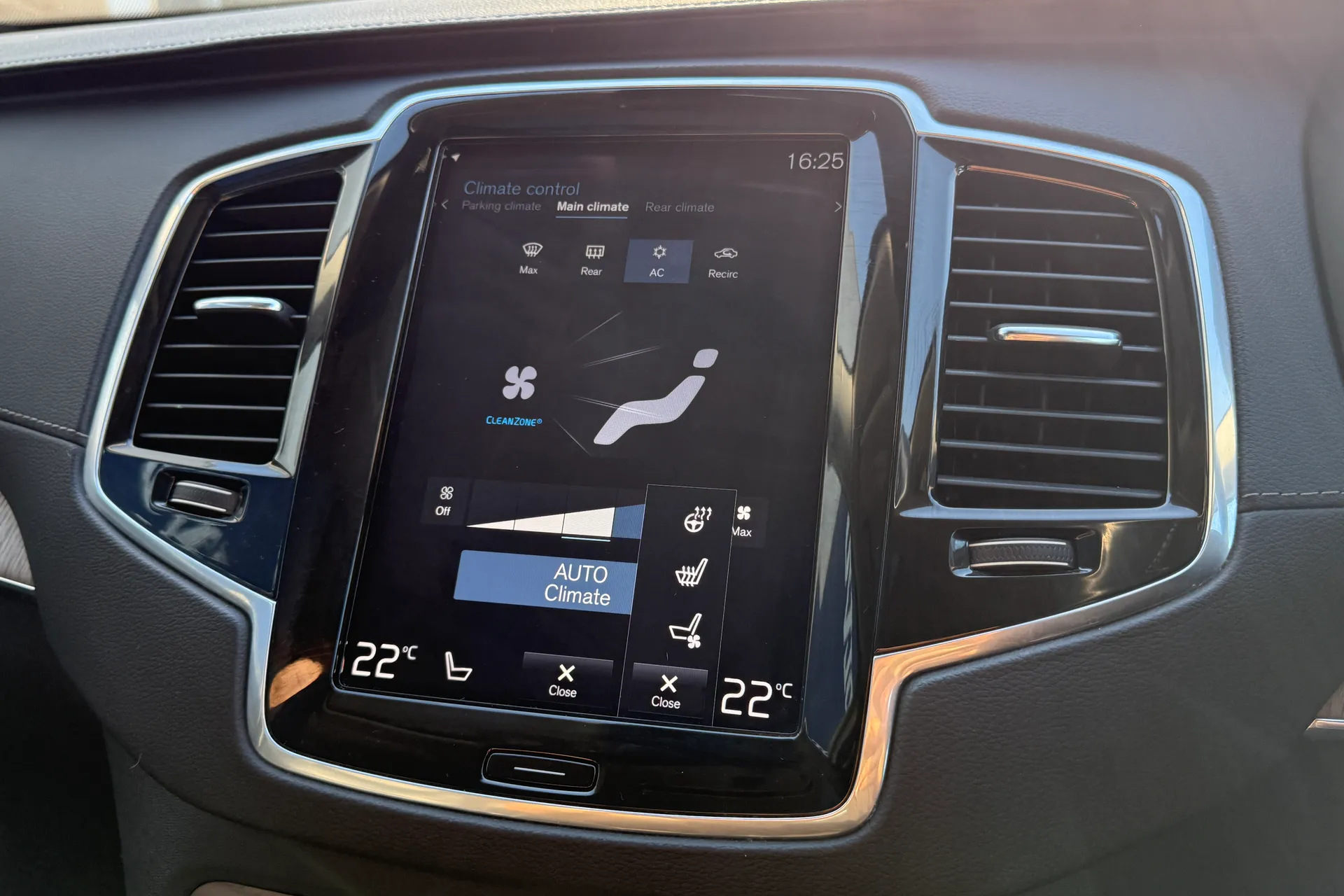 Volvo XC90 thumbnail image number 39