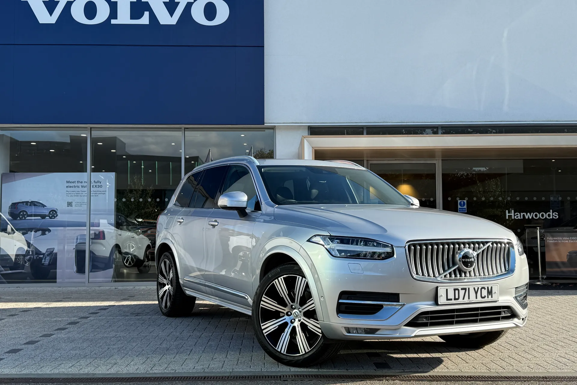 Volvo XC90 focused image