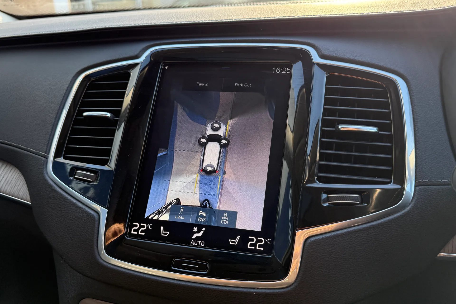 Volvo XC90 thumbnail image number 4