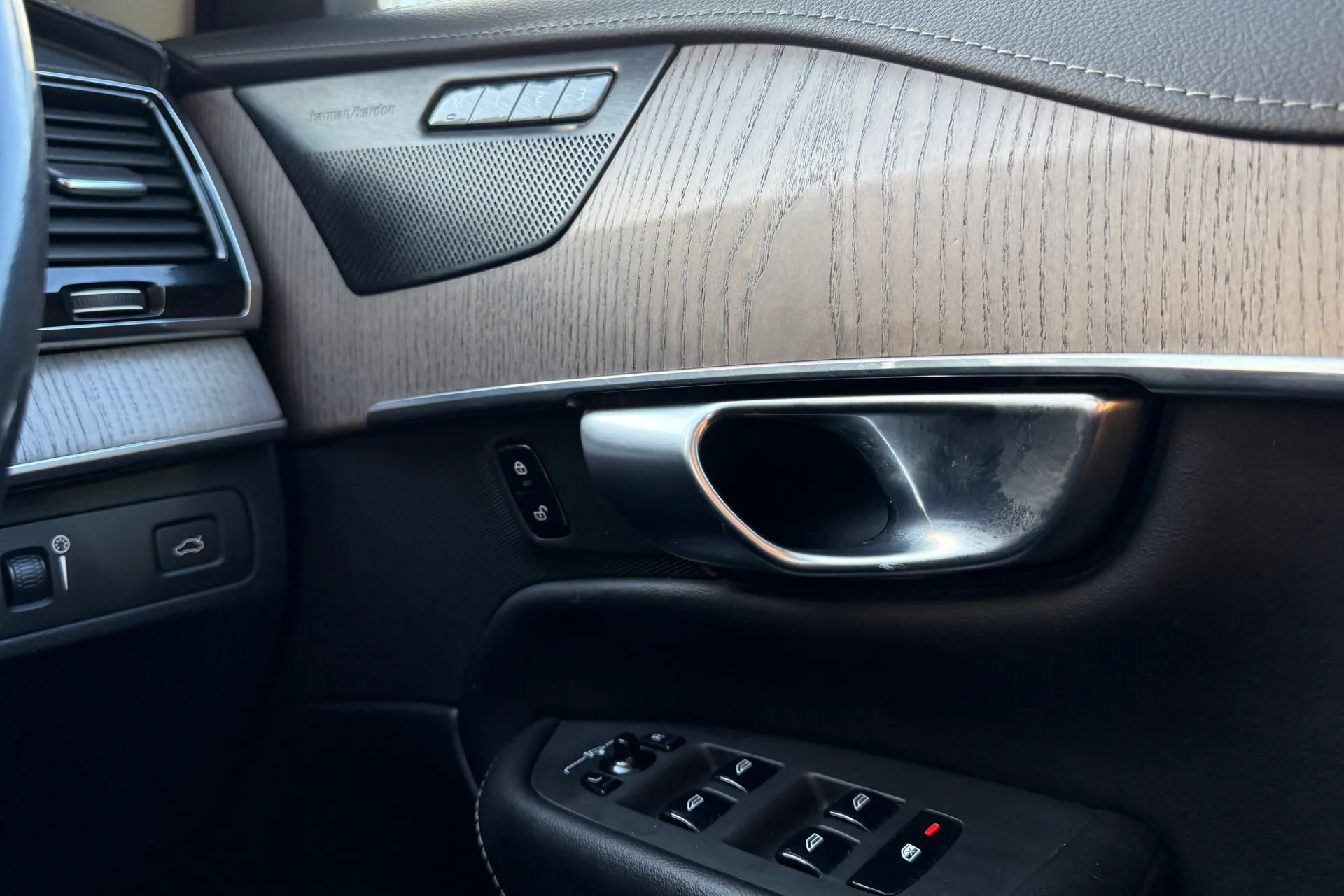 Volvo XC90 thumbnail image number 41