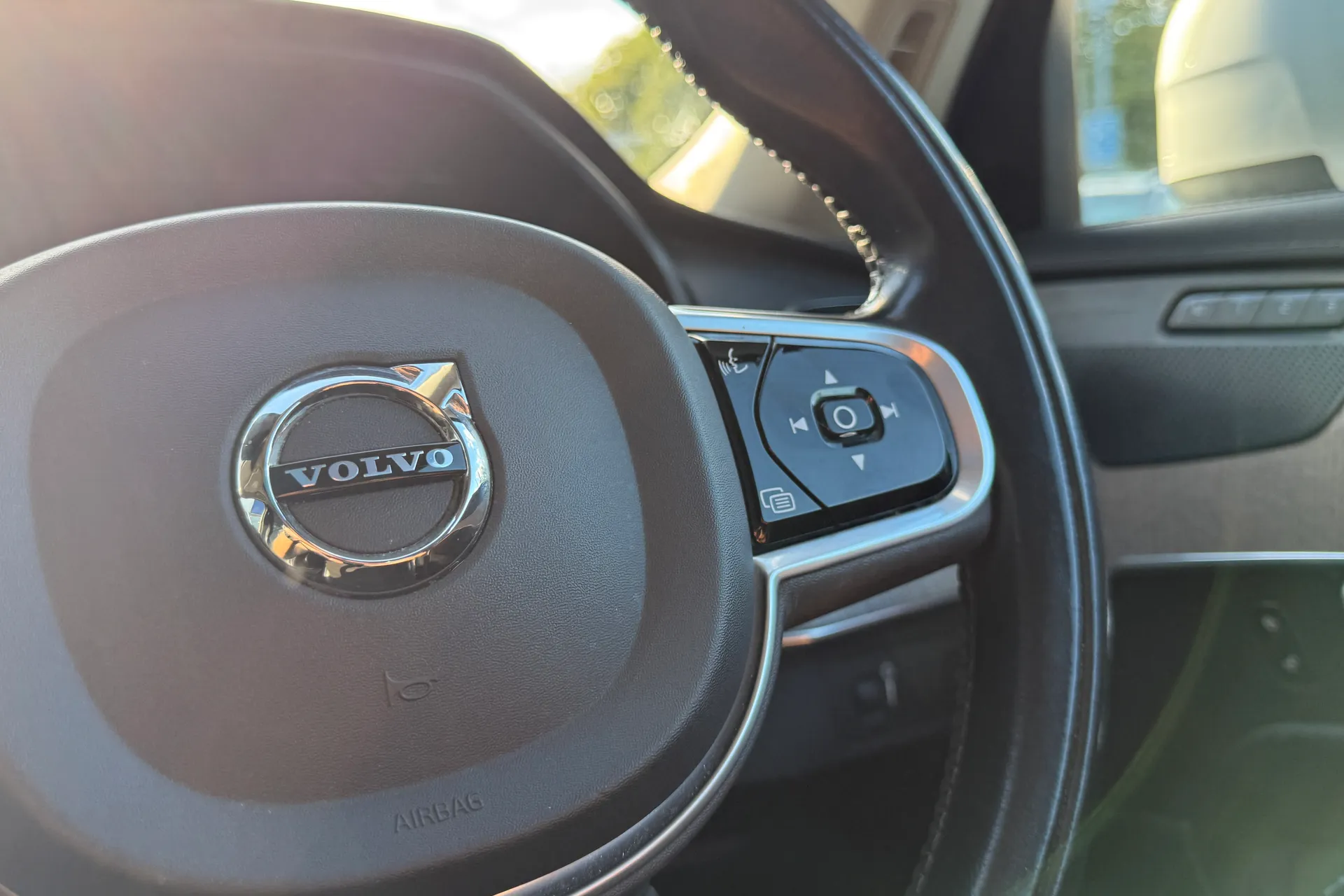 Volvo XC90 thumbnail image number 37