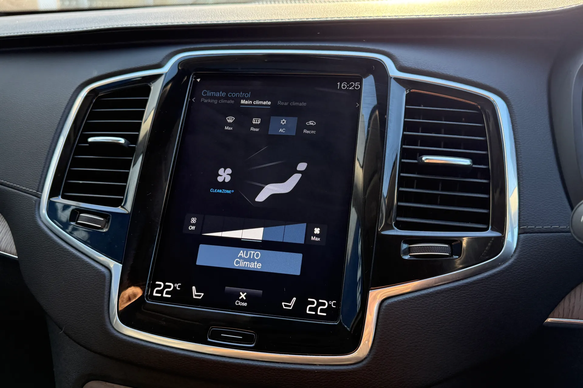 Volvo XC90 thumbnail image number 38