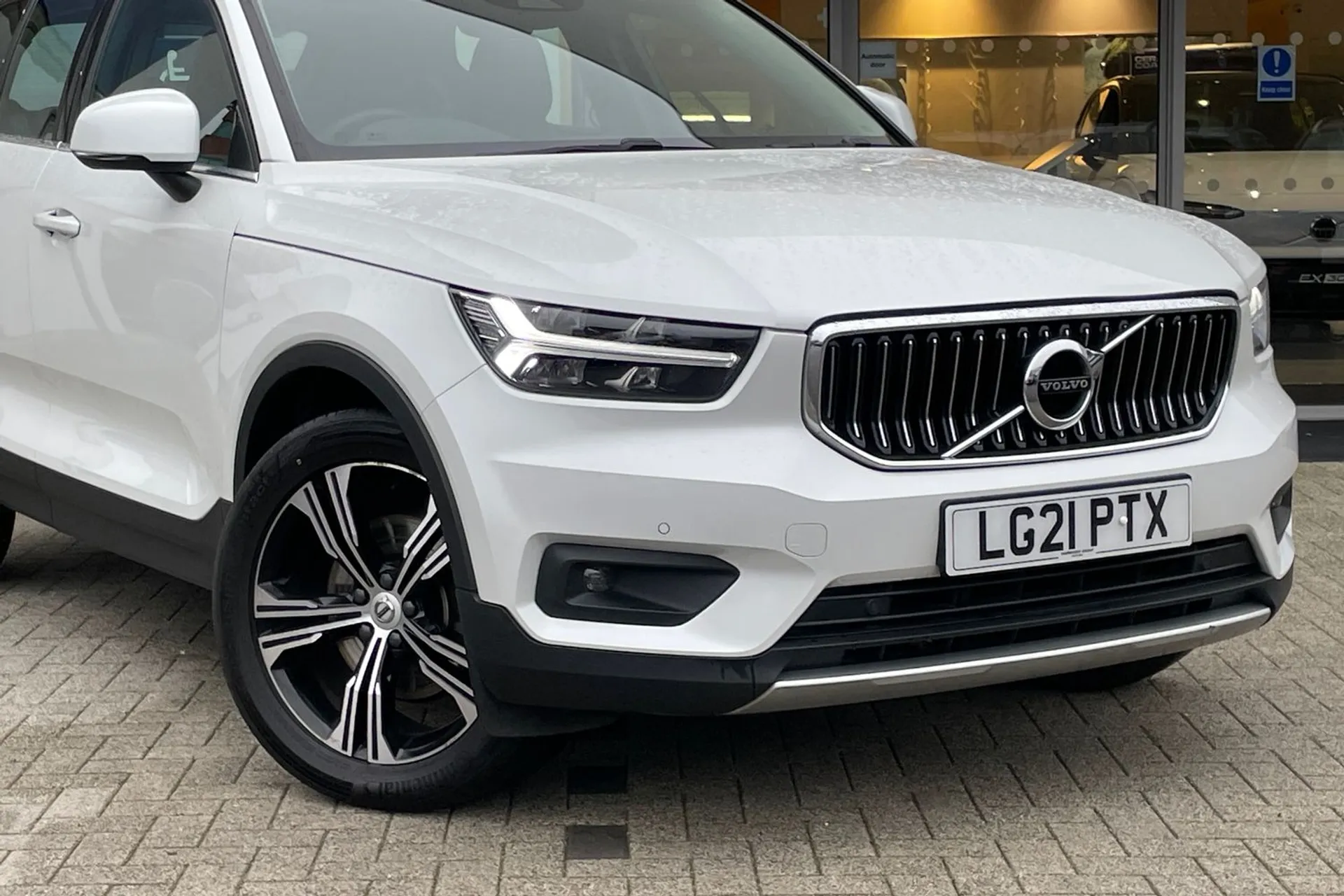 Volvo XC40 thumbnail image number 6