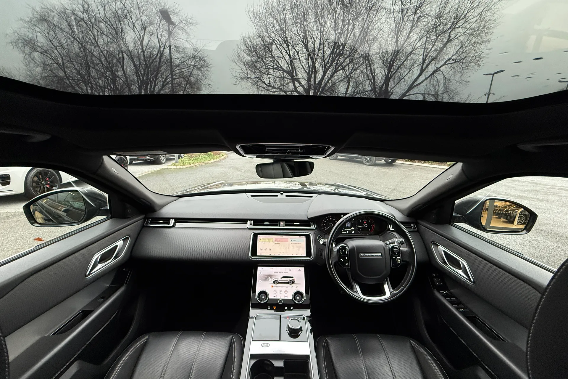 LAND ROVER RANGE ROVER VELAR thumbnail image number 3