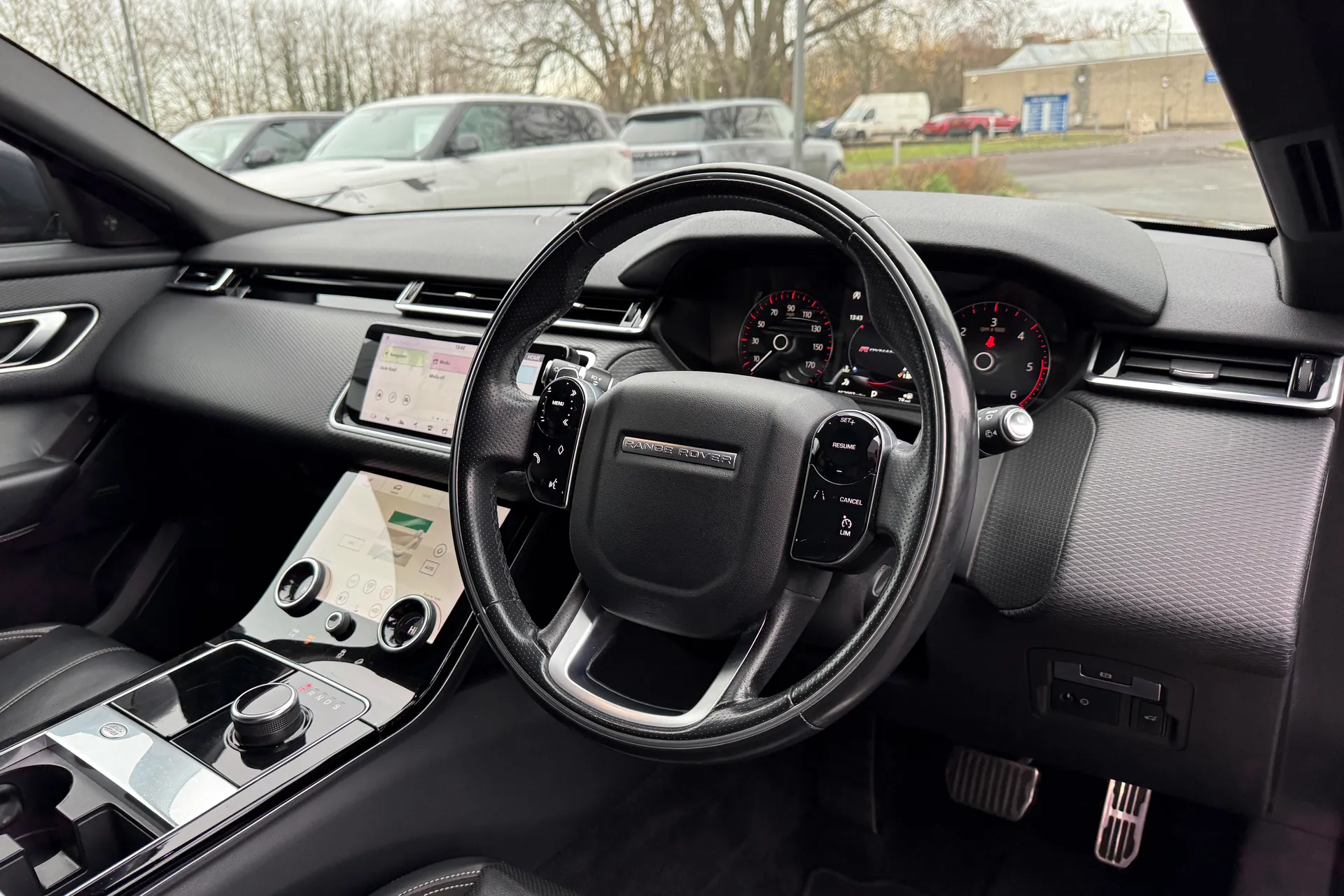 LAND ROVER RANGE ROVER VELAR thumbnail image number 31