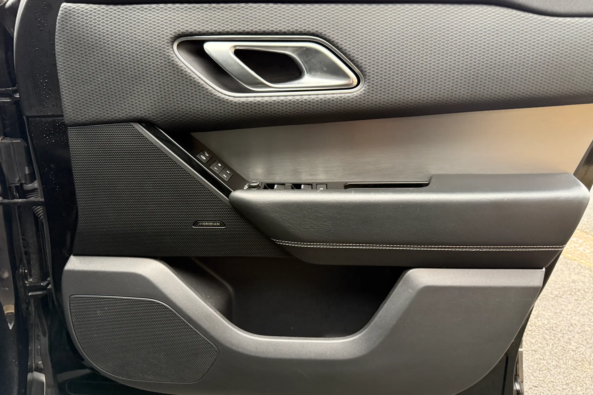 LAND ROVER RANGE ROVER VELAR thumbnail image number 50