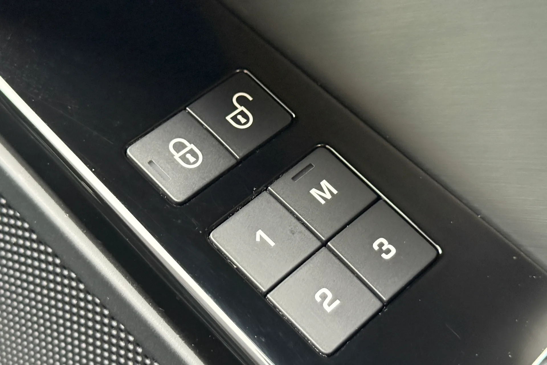 LAND ROVER RANGE ROVER VELAR thumbnail image number 51