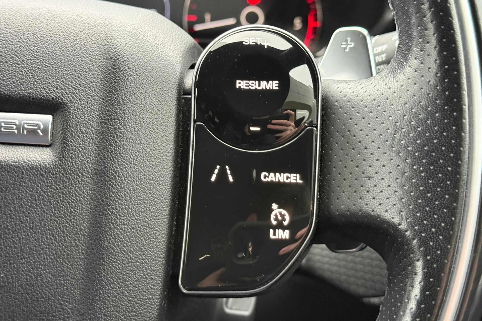 LAND ROVER RANGE ROVER VELAR thumbnail image number 27