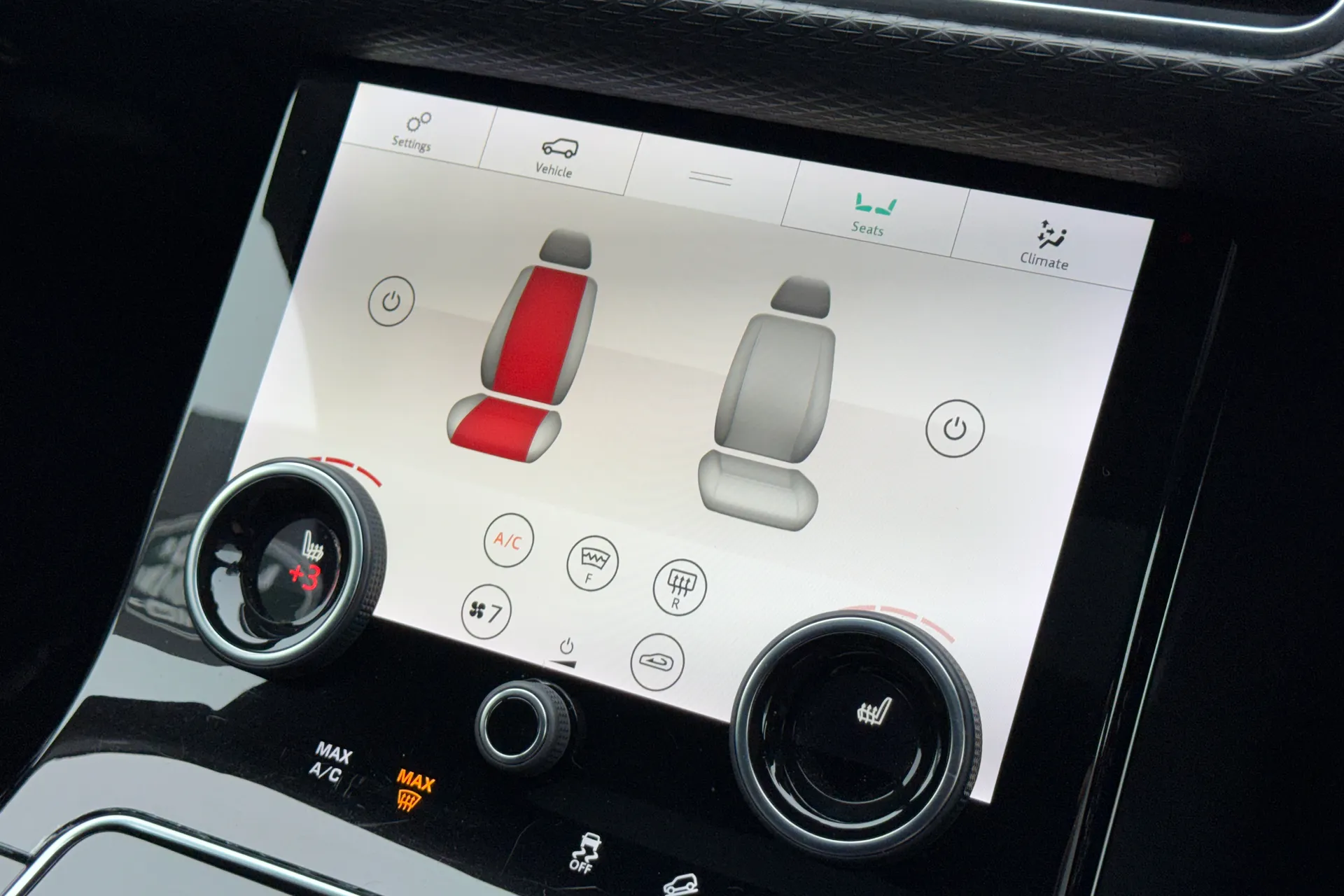 LAND ROVER RANGE ROVER VELAR thumbnail image number 17