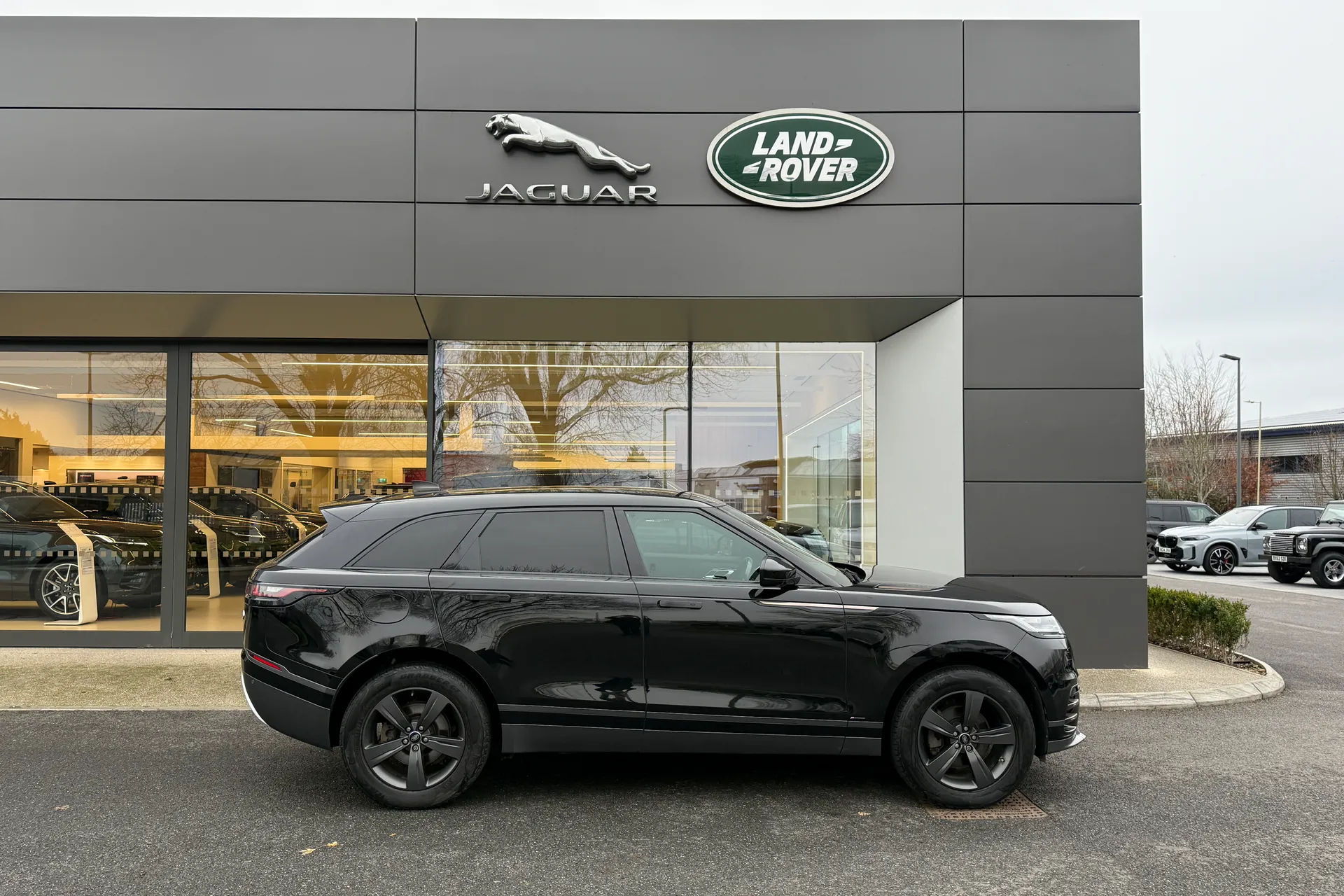 LAND ROVER RANGE ROVER VELAR thumbnail image number 2