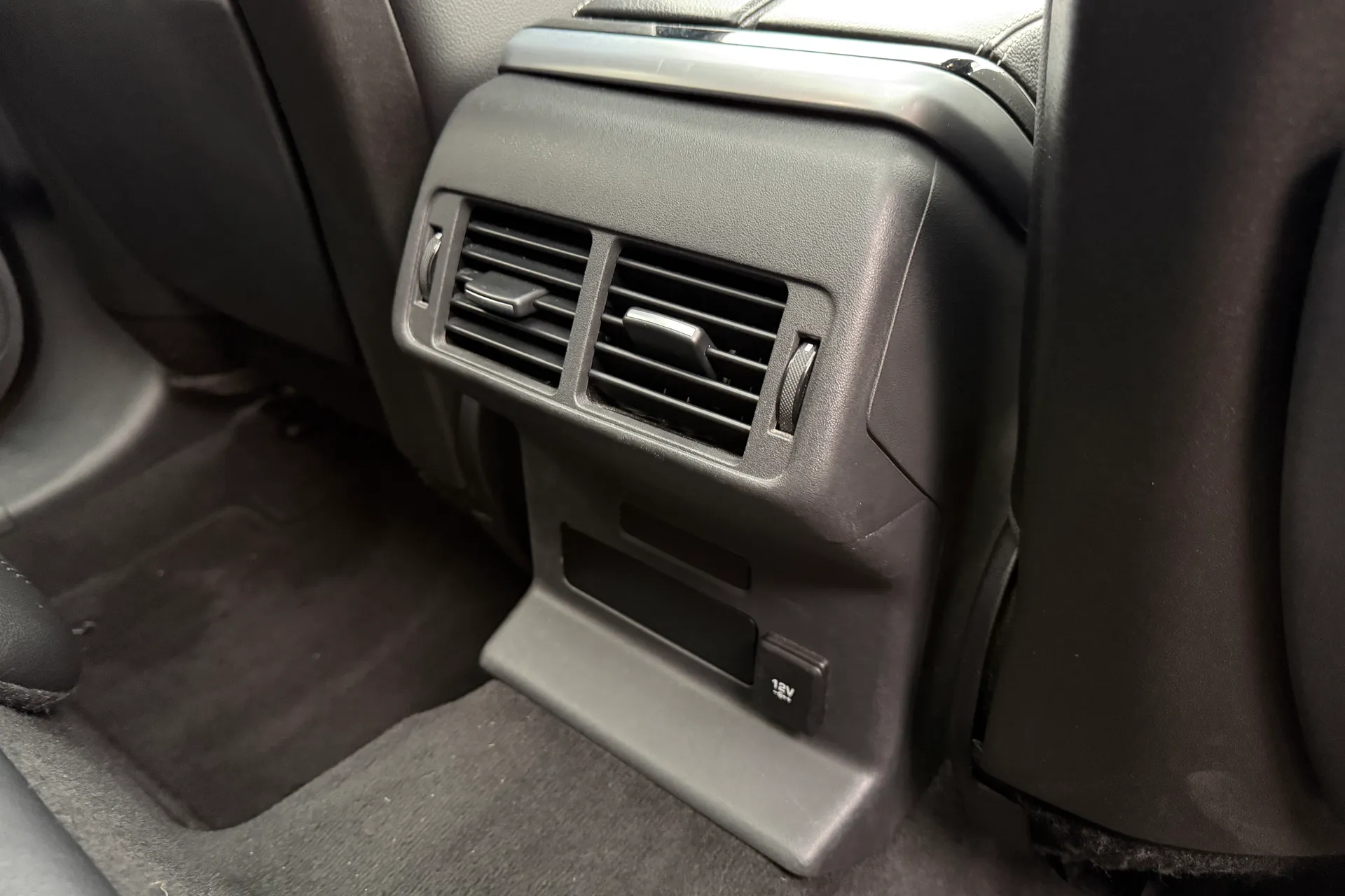 LAND ROVER RANGE ROVER VELAR thumbnail image number 34