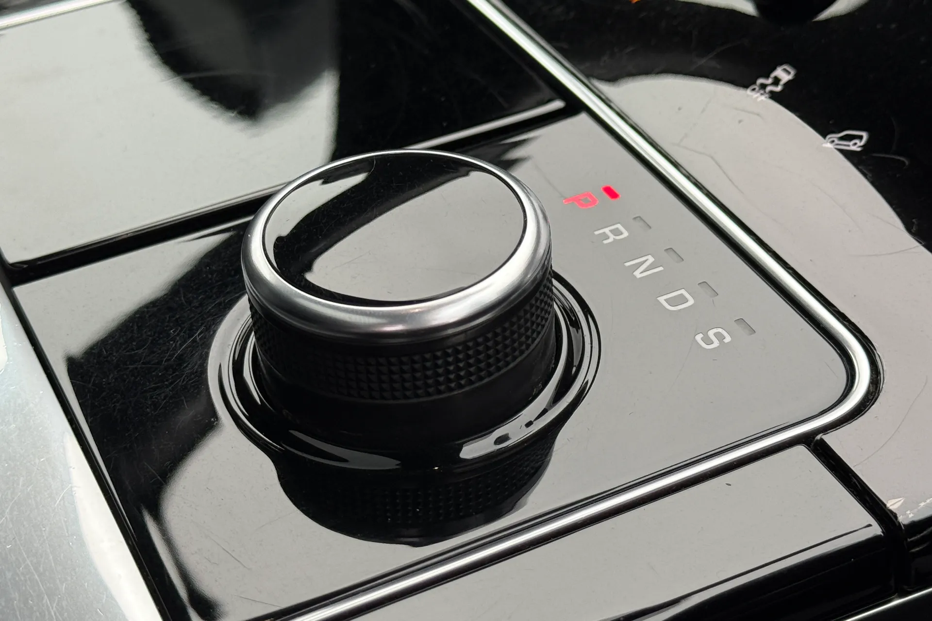 LAND ROVER RANGE ROVER VELAR thumbnail image number 19