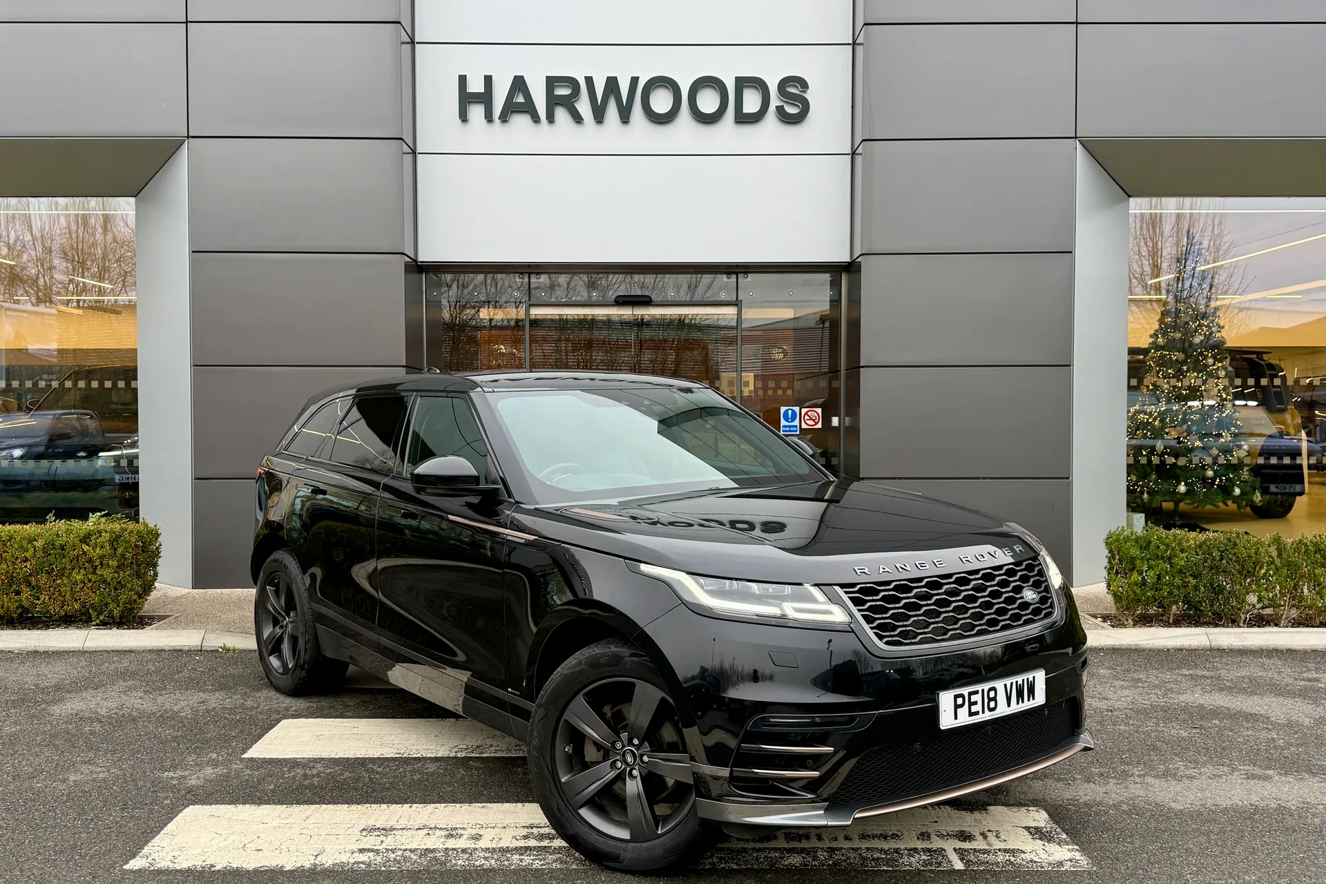 LAND ROVER RANGE ROVER VELAR focused image