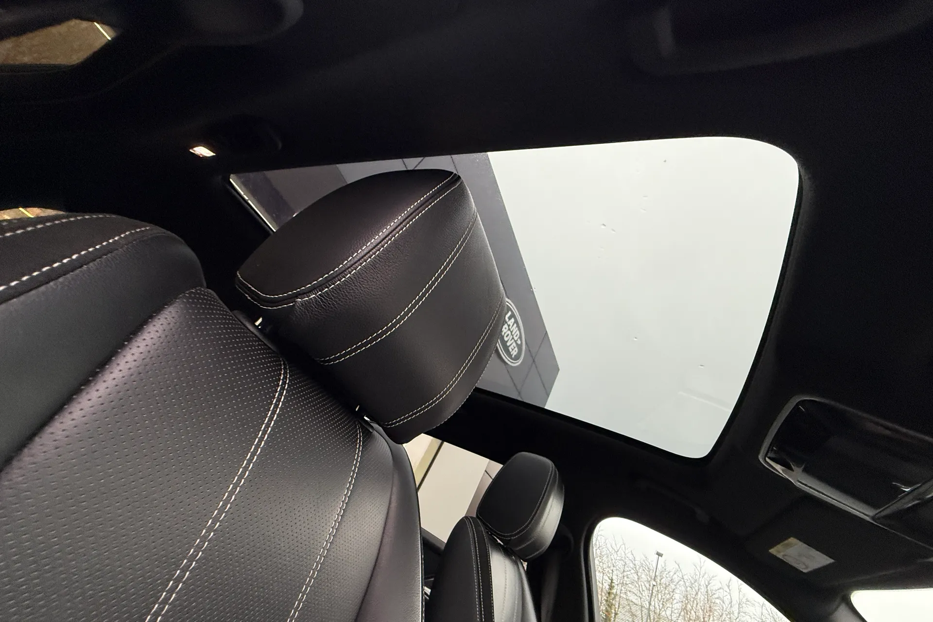 LAND ROVER RANGE ROVER VELAR thumbnail image number 35