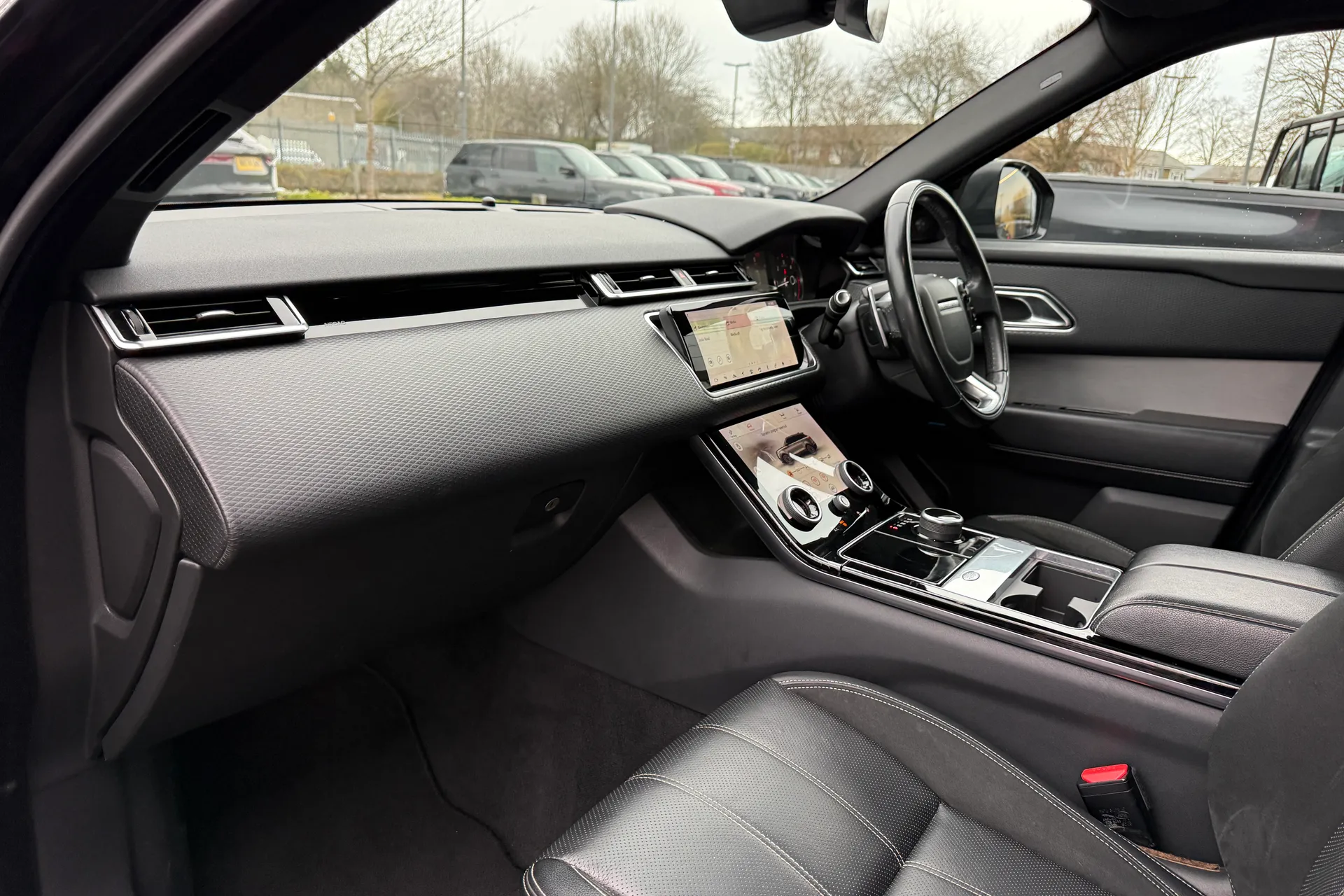 LAND ROVER RANGE ROVER VELAR thumbnail image number 47