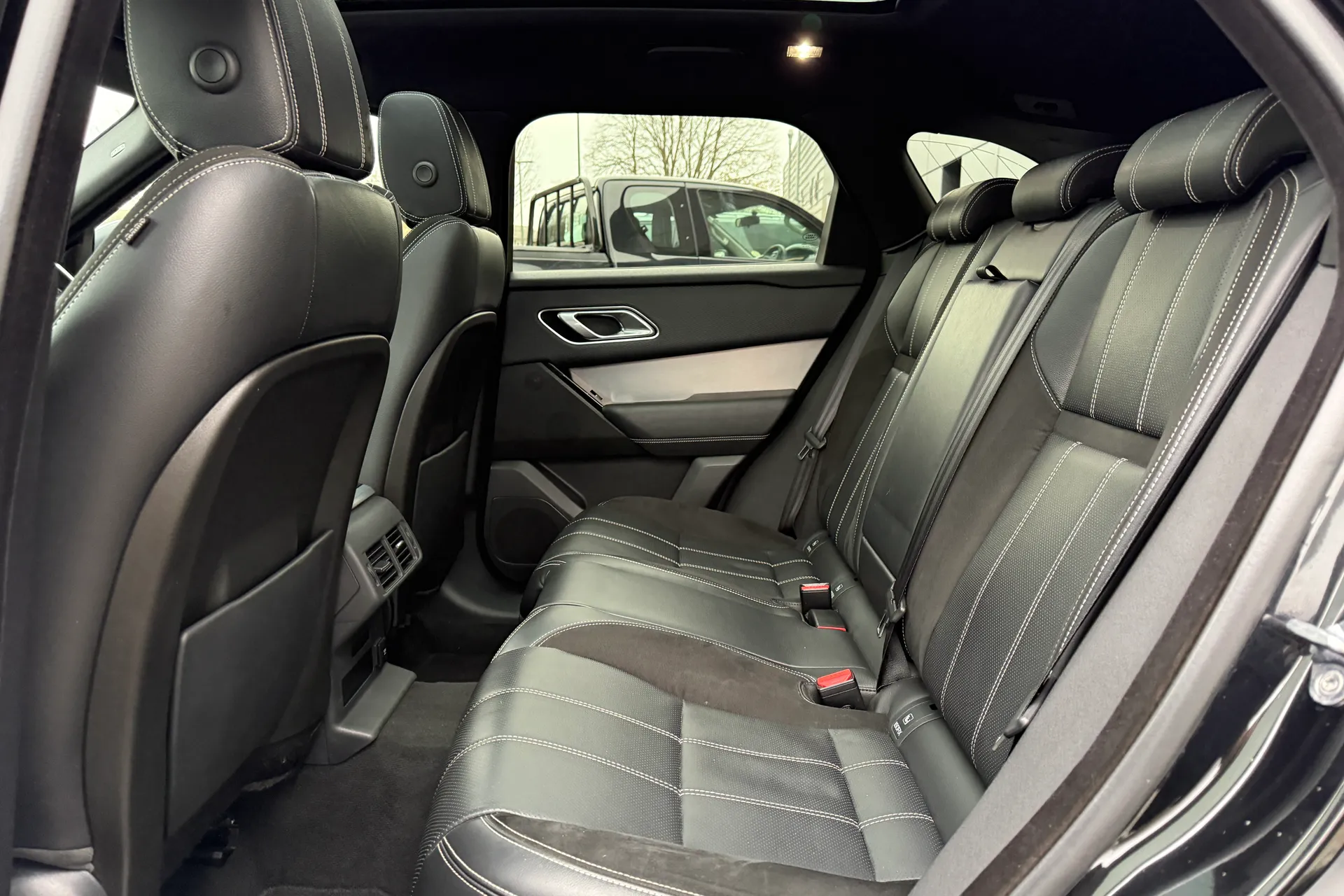 LAND ROVER RANGE ROVER VELAR thumbnail image number 48