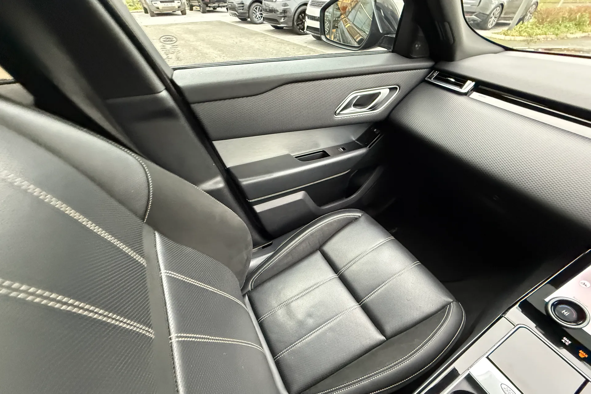 LAND ROVER RANGE ROVER VELAR thumbnail image number 12