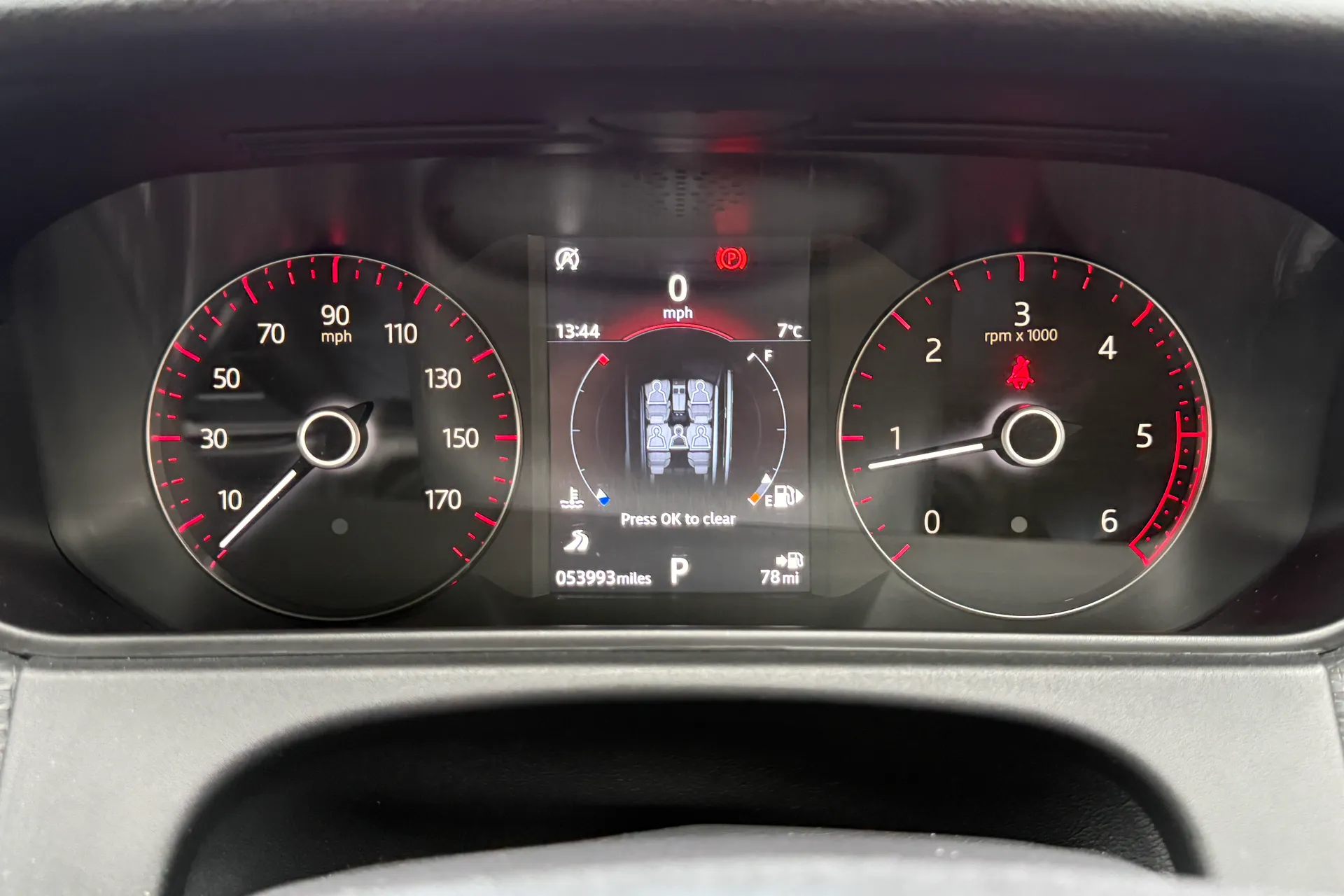 LAND ROVER RANGE ROVER VELAR thumbnail image number 24