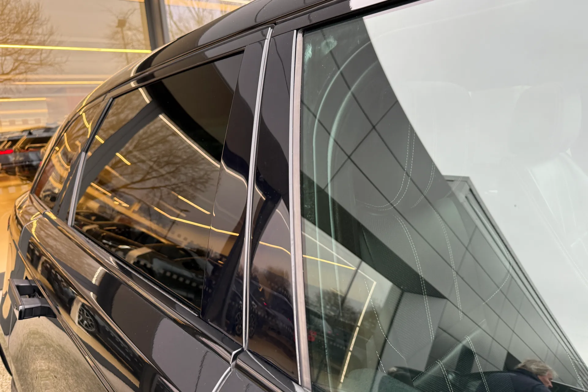 LAND ROVER RANGE ROVER VELAR thumbnail image number 23