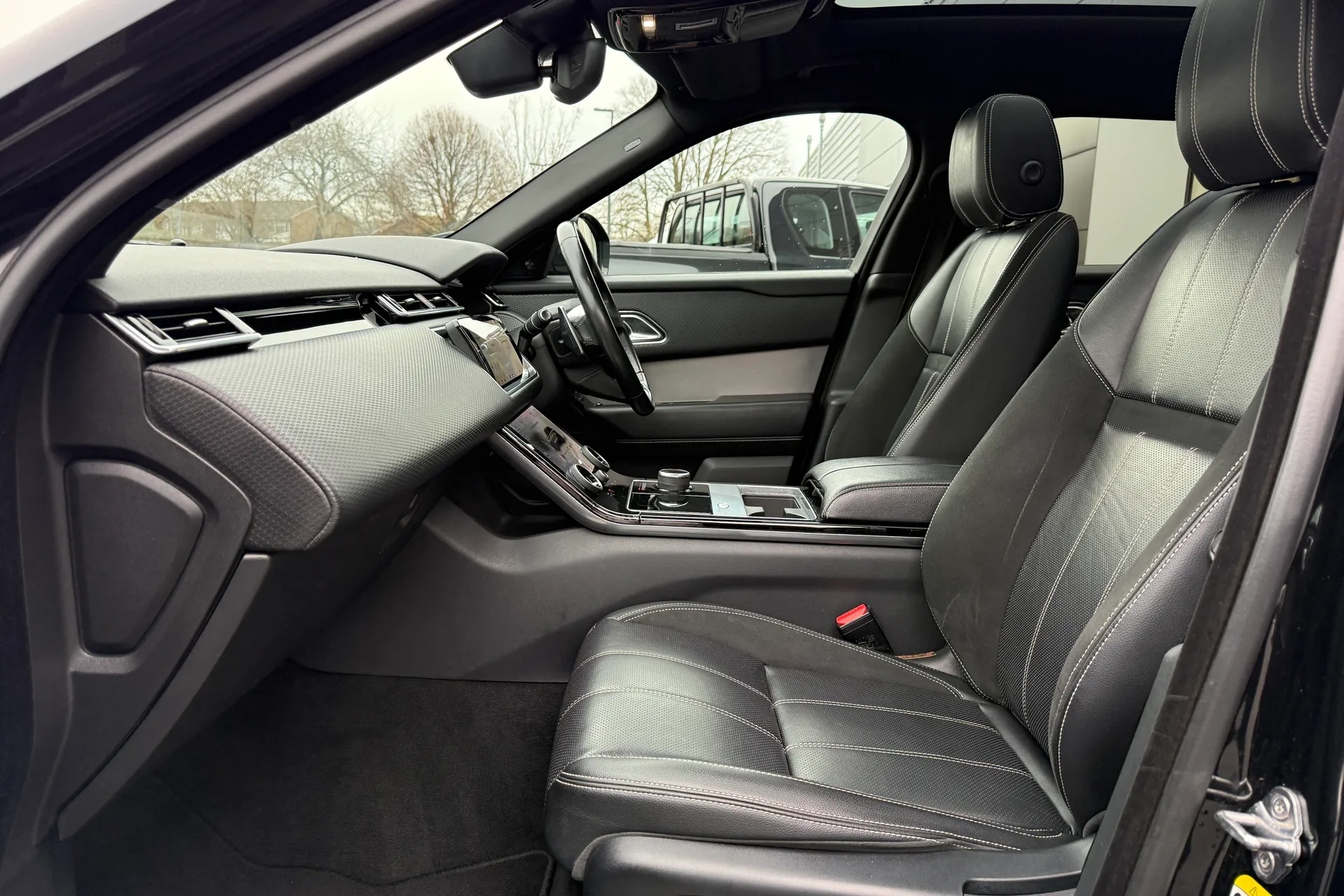 LAND ROVER RANGE ROVER VELAR thumbnail image number 10