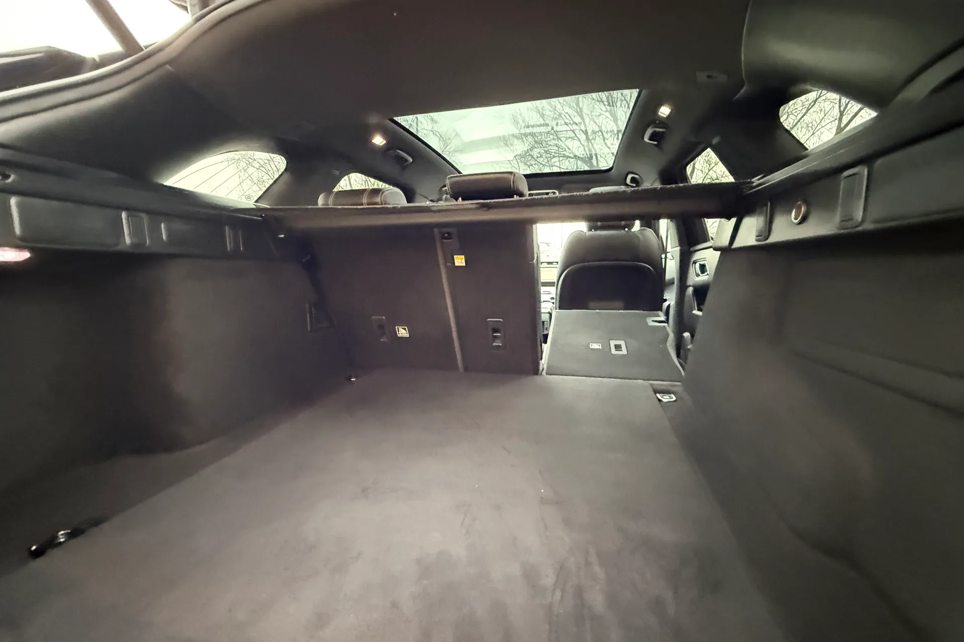 LAND ROVER RANGE ROVER VELAR thumbnail image number 43