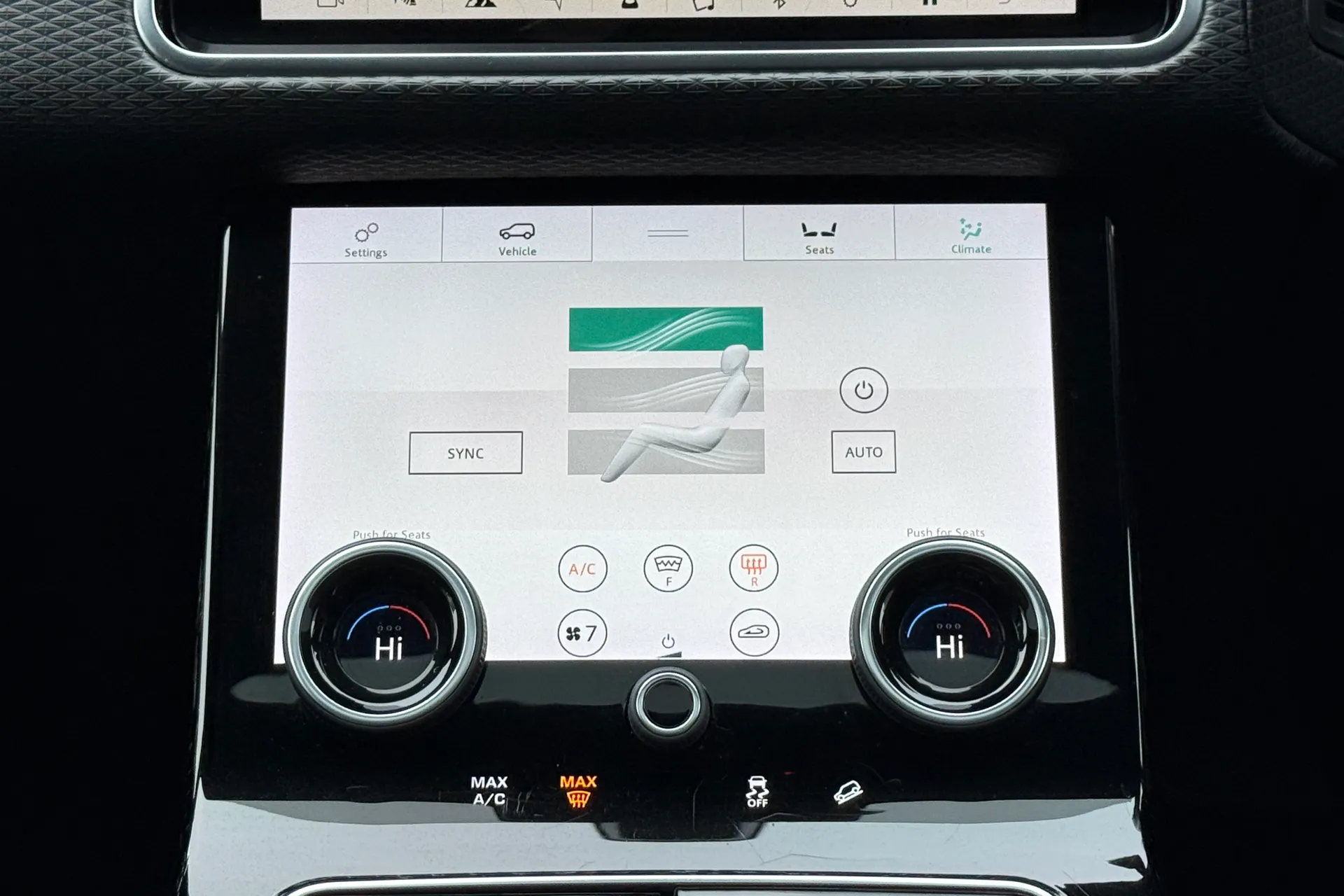 LAND ROVER RANGE ROVER VELAR thumbnail image number 16