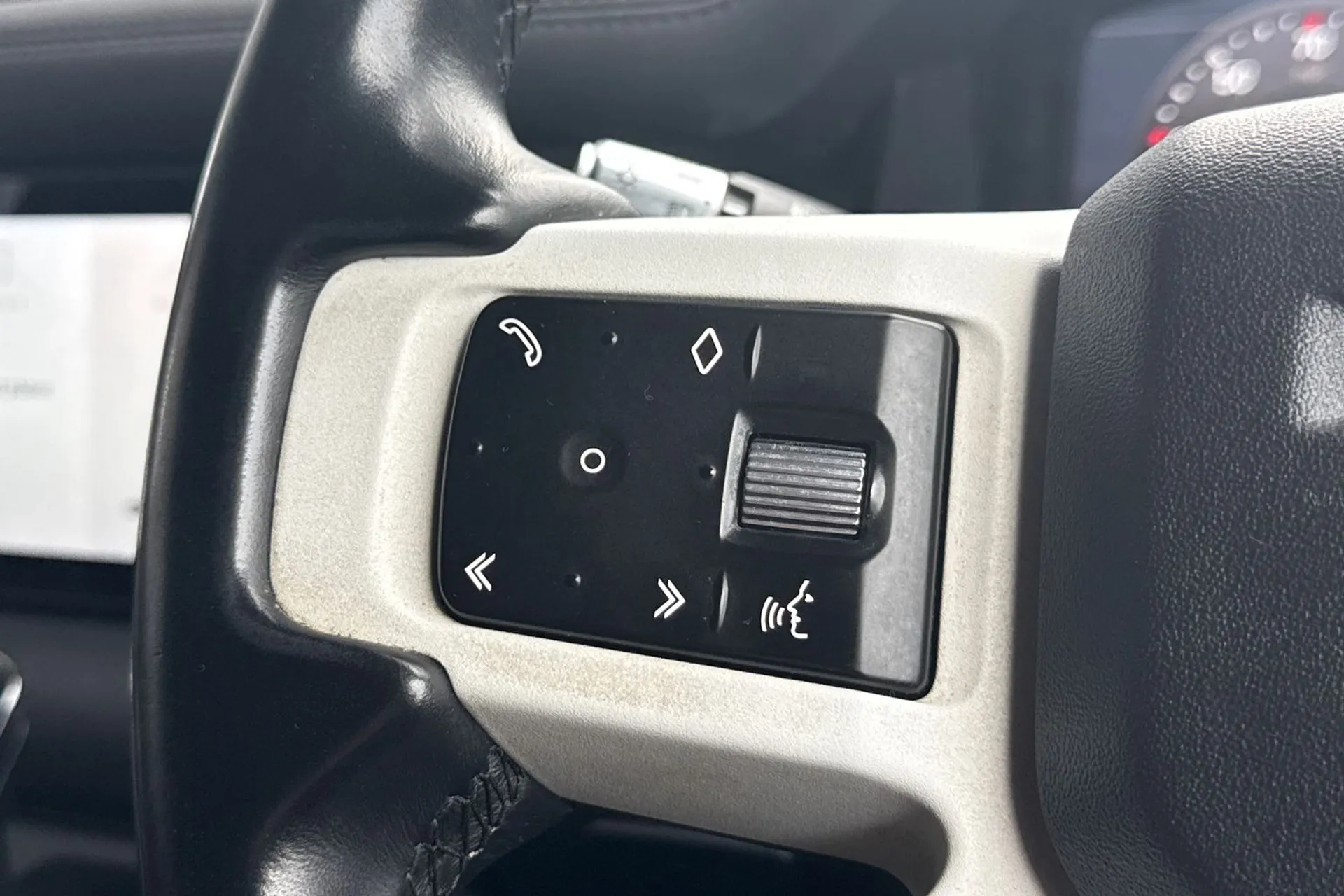 LAND ROVER DEFENDER thumbnail image number 44