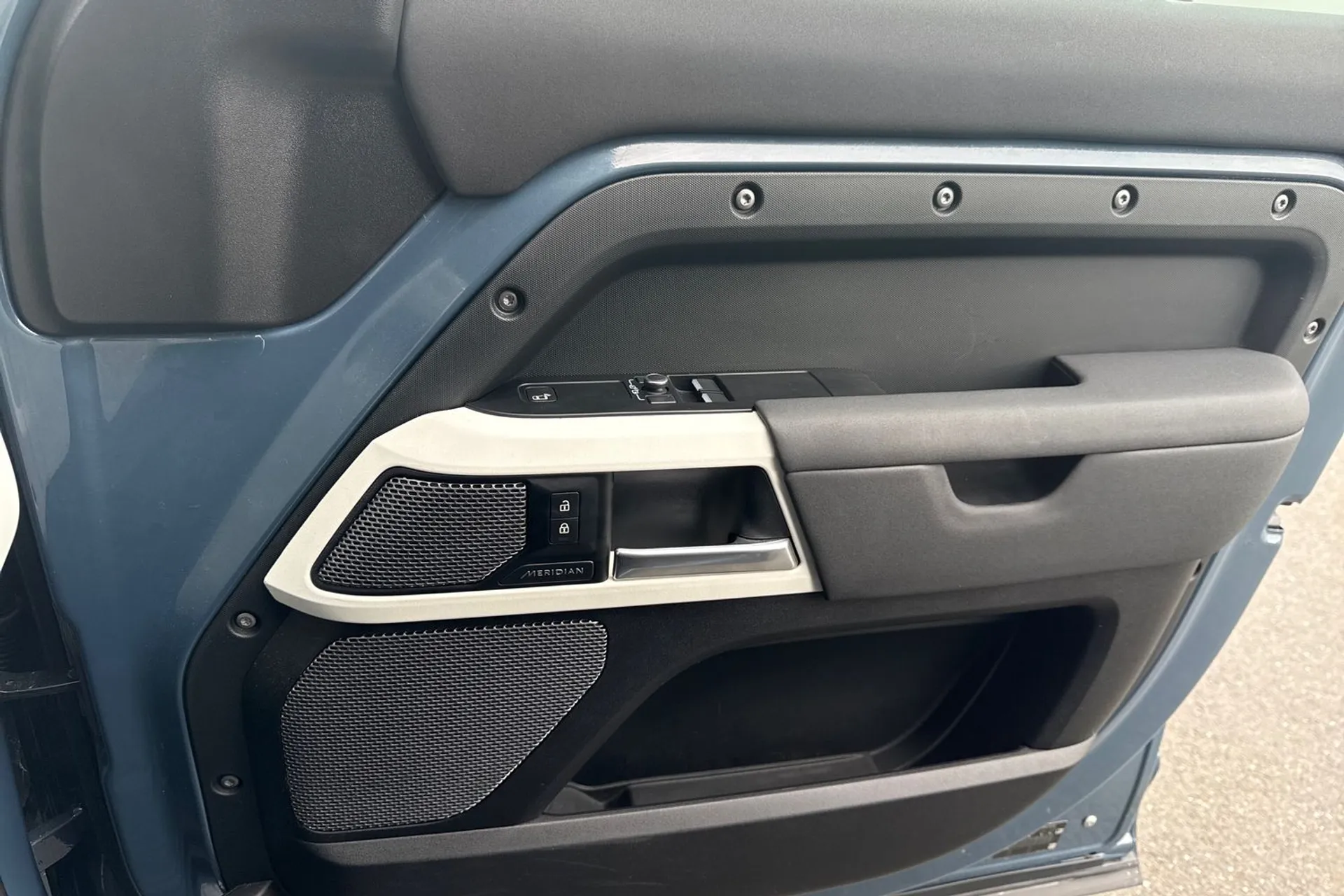 LAND ROVER DEFENDER thumbnail image number 47