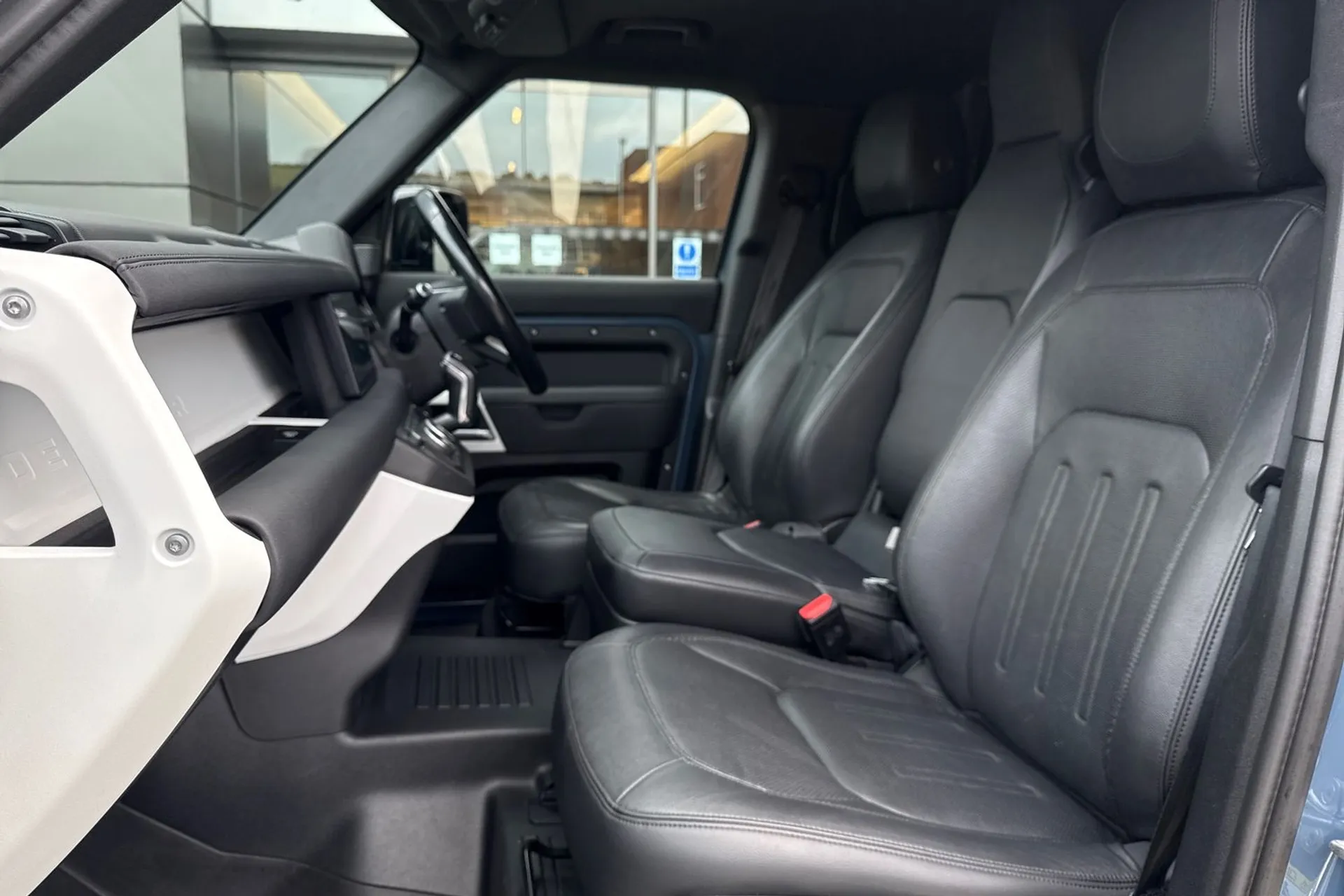 LAND ROVER DEFENDER thumbnail image number 37