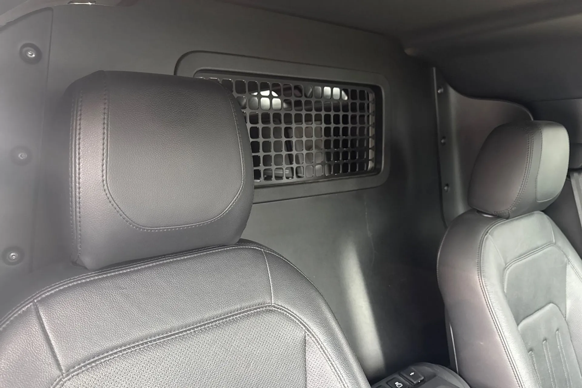 LAND ROVER DEFENDER thumbnail image number 38