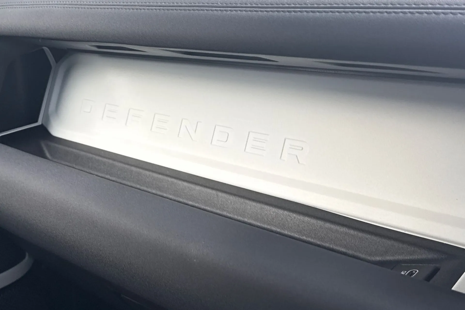 LAND ROVER DEFENDER thumbnail image number 40