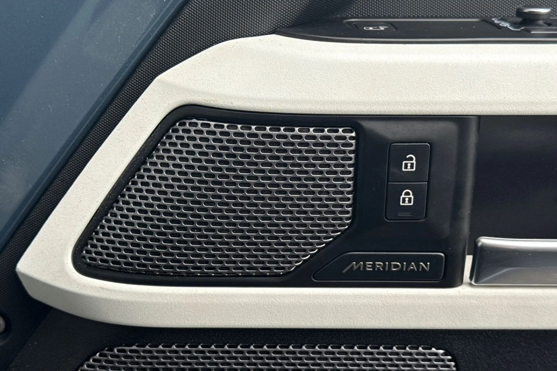 LAND ROVER DEFENDER thumbnail image number 48